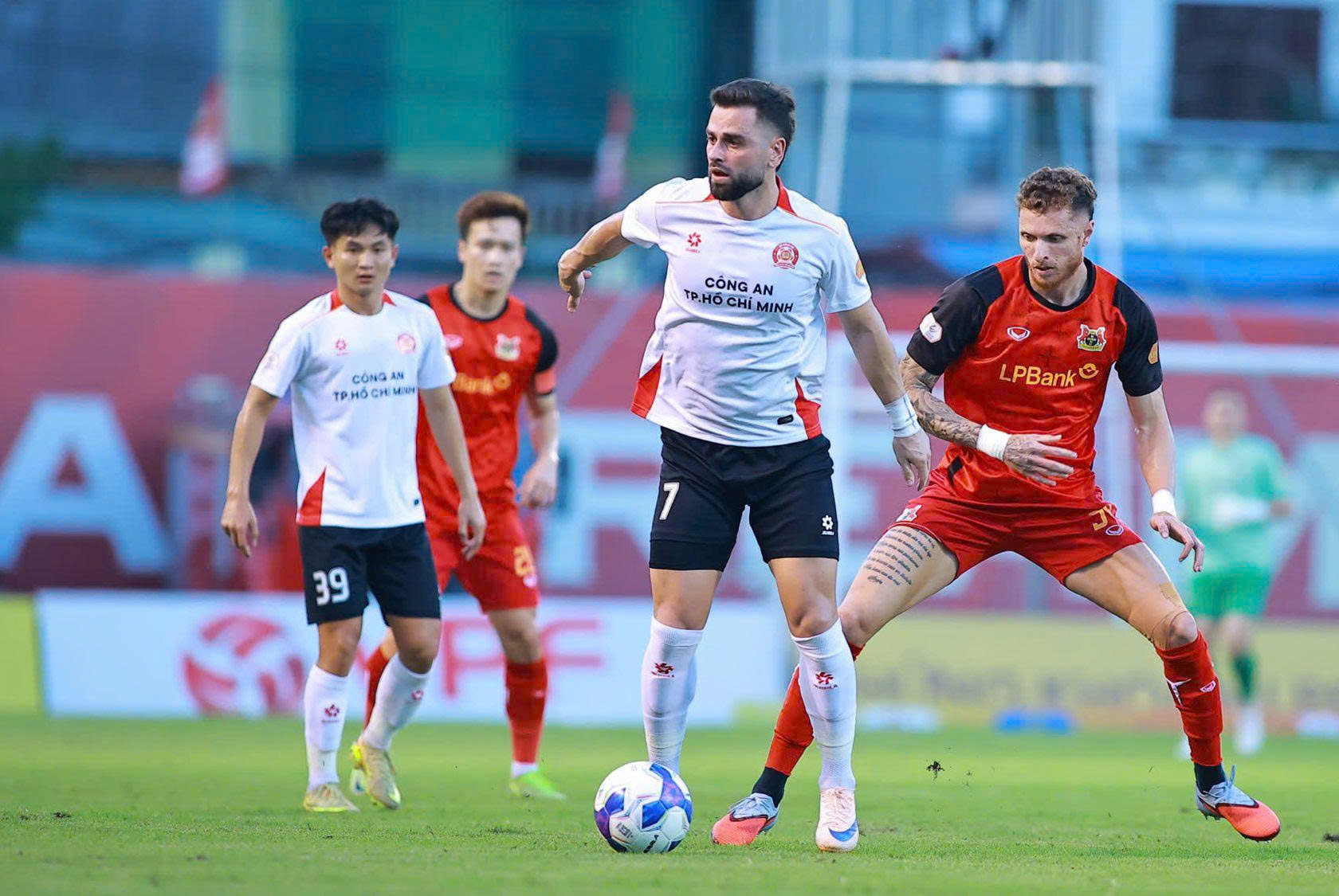 V-League: CLB C&ocirc;ng an TP Hồ Ch&iacute; Minh h&ograve;a kịch t&iacute;nh Ninh B&igrave;nh- Ảnh 1.