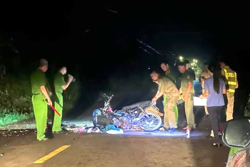 Cơ quan chức năng khám nghiệm hiện trường vụ tai nạn - Ảnh: CTV. Cơ quan chức năng khám nghiệm hiện trường vụ tai nạn - Ảnh: CTV.