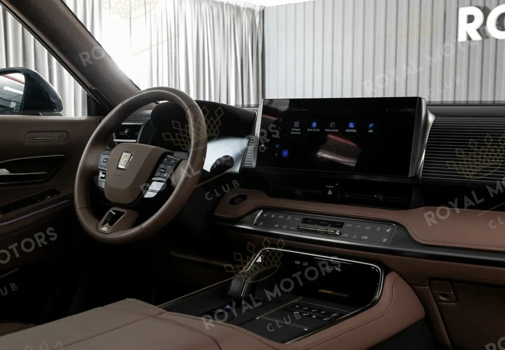 Toyota Century cũ có giá đắt hơn Rolls-Royce Cullinan- Ảnh 2. Toyota Century cũ có giá đắt hơn Rolls-Royce Cullinan- Ảnh 2.