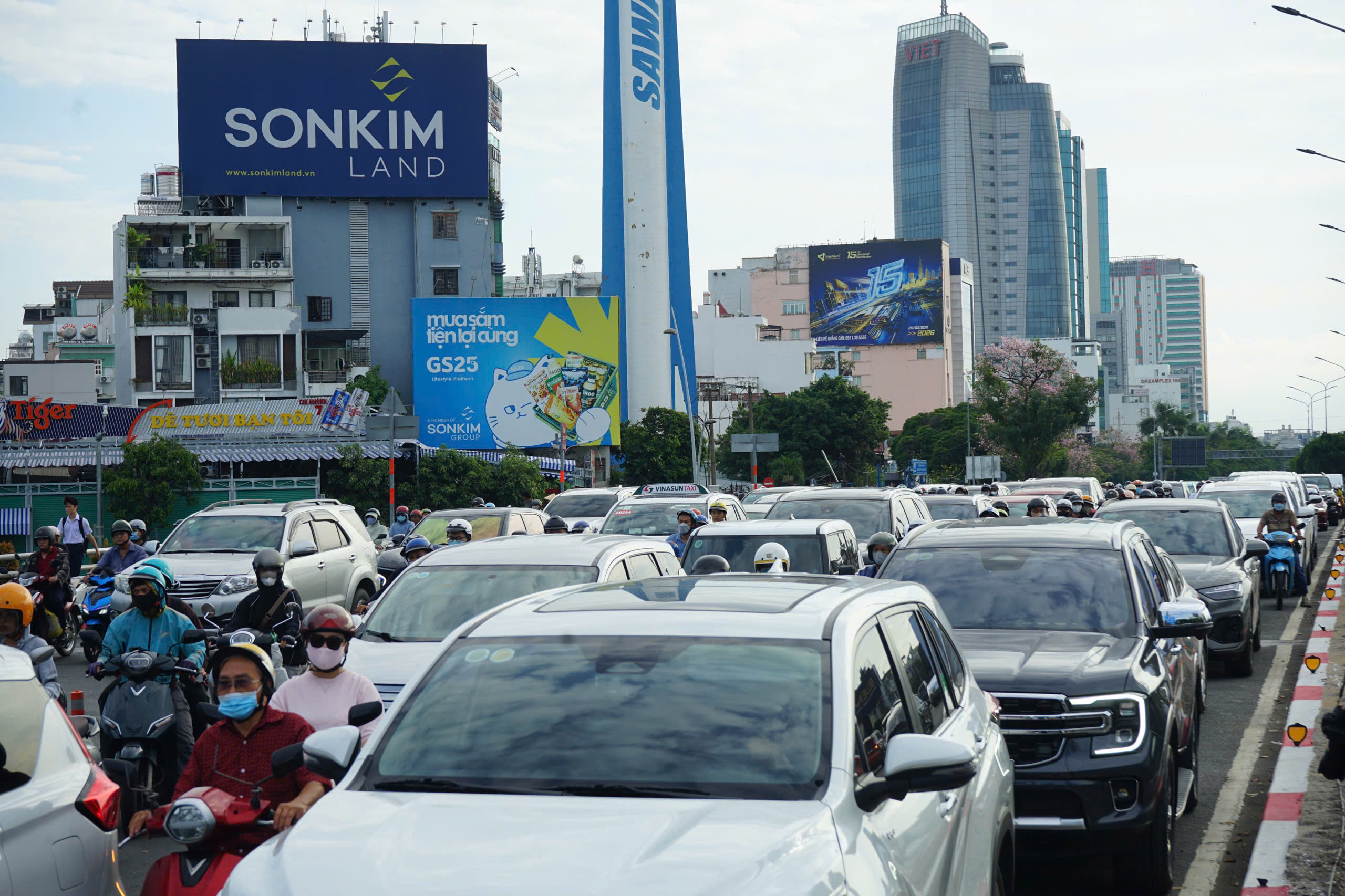 TP.HCM: V&ograve;ng xoay Điện Bi&ecirc;n Phủ &ugrave;n ứ cục bộ trong s&aacute;ng đầu tuần sau điều chỉnh giao th&ocirc;ng- Ảnh 5.