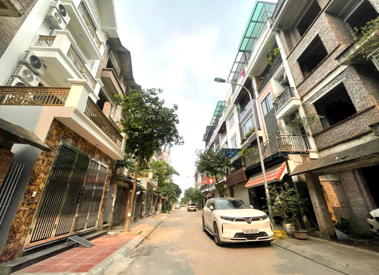 Hà Nội: Nhà thổ cư nội đô chật vật tìm khách dù liên tục hạ giá- Ảnh 1. Hà Nội: Nhà thổ cư nội đô chật vật tìm khách dù liên tục hạ giá- Ảnh 1.