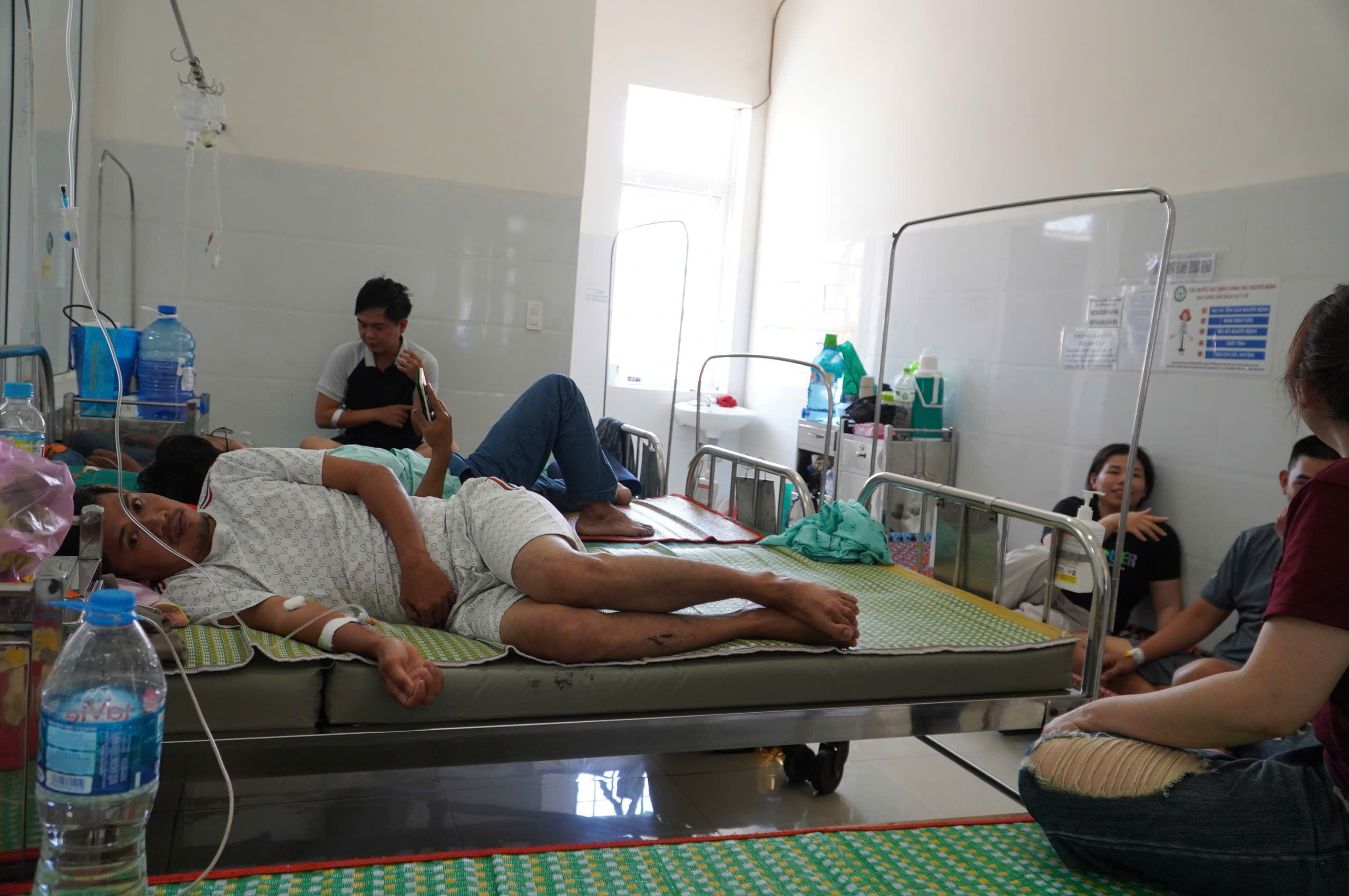 Gia Lai: 39 người nhập viện nghi ngộ độc sau khi ăn b&aacute;nh m&igrave;- Ảnh 1.