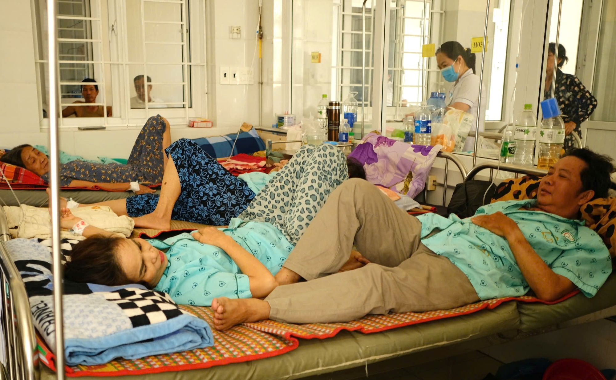 Vụ nghi ngộ độc b&aacute;nh m&igrave; ở Gia Lai: Số nạn nh&acirc;n nhập viện tăng l&ecirc;n 75 người- Ảnh 1.