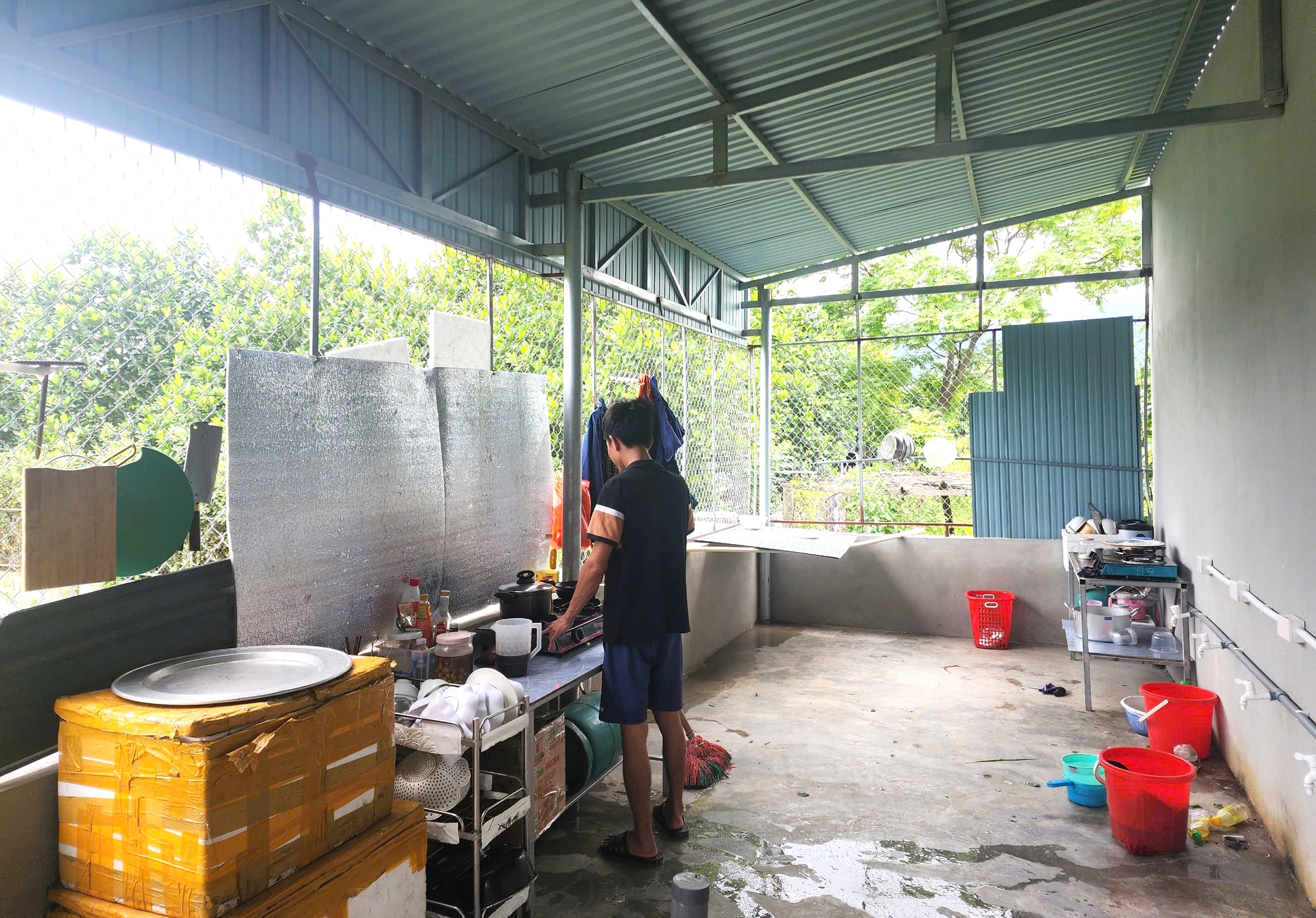 Thiếu nhà ở công nhân, doanh nghiệp Hà Tĩnh lo khó giữ chân người lao động- Ảnh 1.