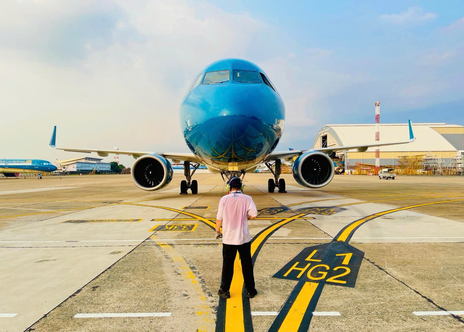 Mặt s&acirc;n bay bỏng r&aacute;t, người h&agrave;ng kh&ocirc;ng vẫn bền bỉ giữ an to&agrave;n tuyệt đối cho mỗi h&agrave;nh tr&igrave;nh- Ảnh 6.