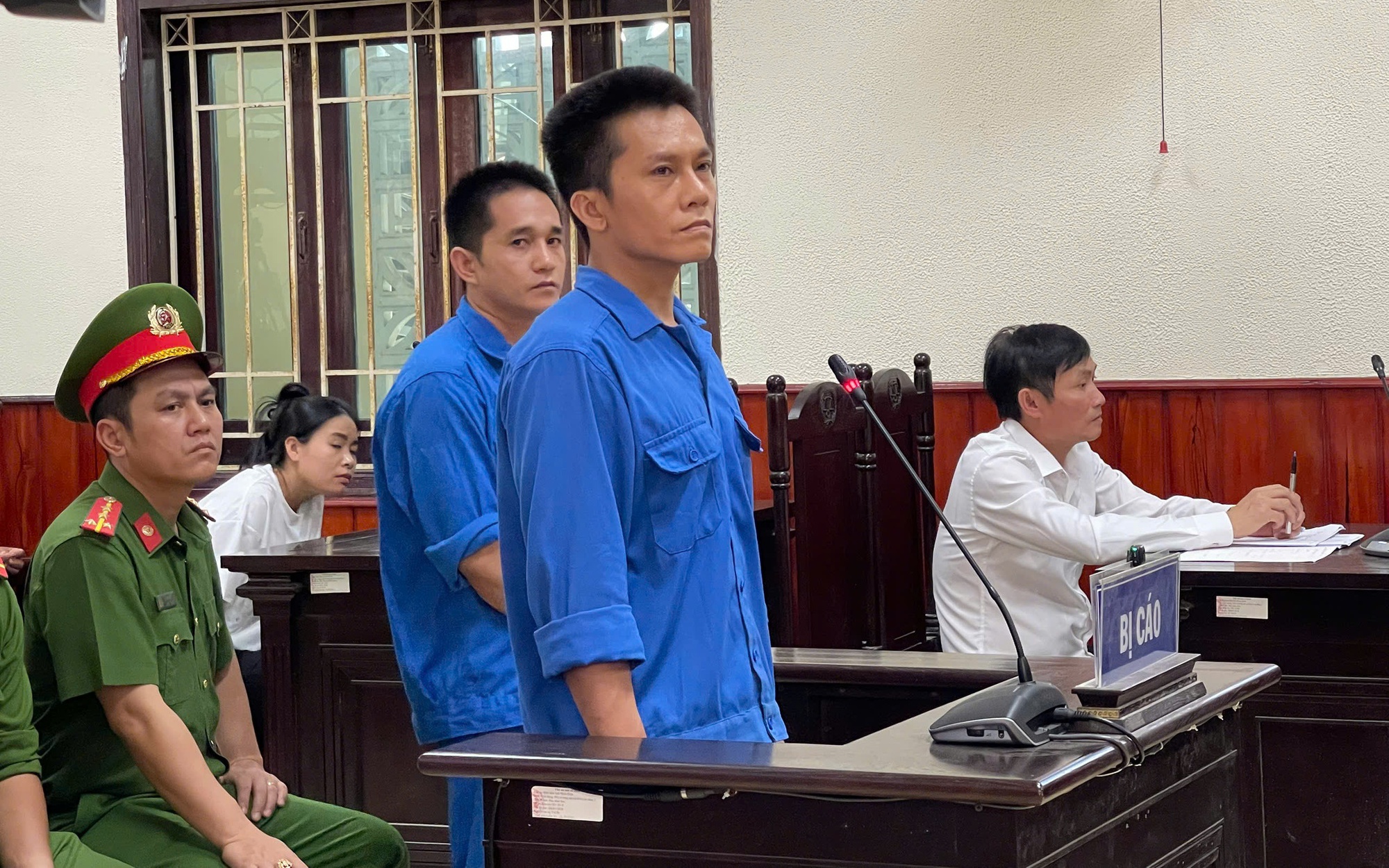 Hai bị cáo dùng súng cướp ngân hàng ở Gia Lai lĩnh án- Ảnh 3. Hai bị cáo dùng súng cướp ngân hàng ở Gia Lai lĩnh án- Ảnh 3.