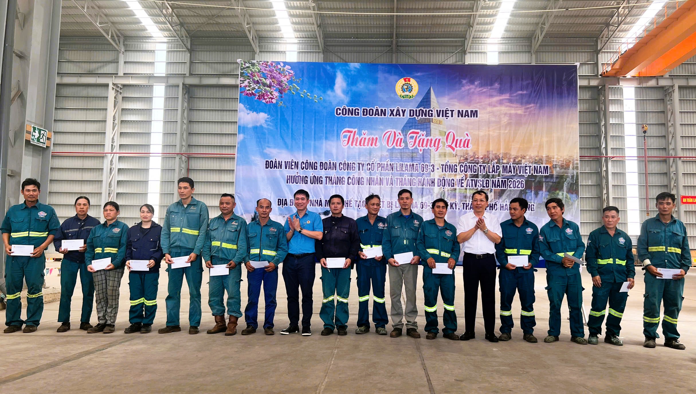 100 phần qu&agrave; trao tận tay người lao động Lilama trong Th&aacute;ng C&ocirc;ng nh&acirc;n- Ảnh 3.