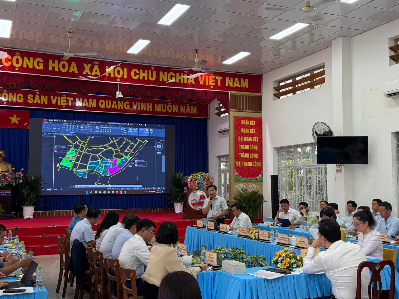 Gỡ “nút thắt” mặt bằng tại ĐHQG TP.HCM và Xa lộ Hà Nội- Ảnh 1.