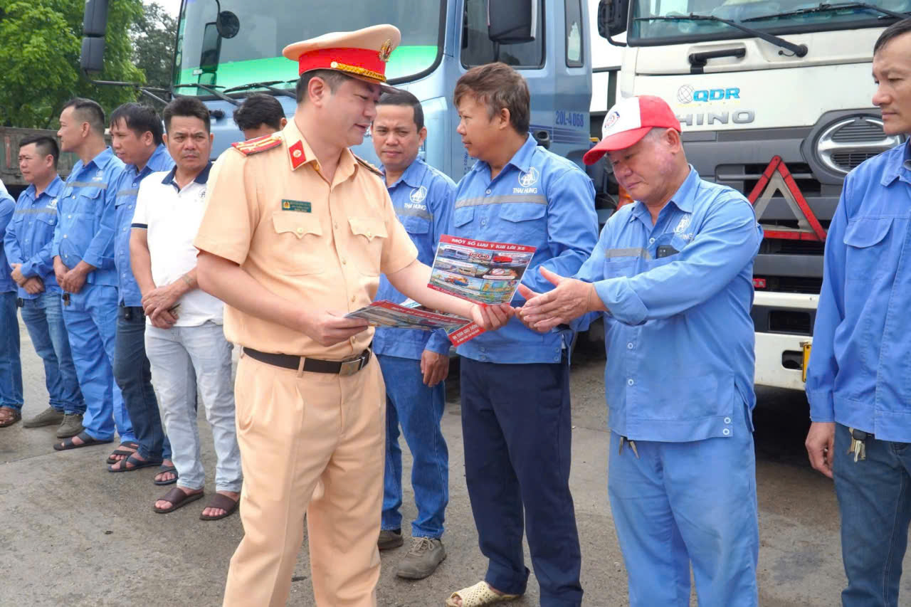 Nhiều giải ph&aacute;p s&aacute;ng tạo, đưa Luật TTATGT đường bộ v&agrave;o cuộc sống ở Th&aacute;i Nguy&ecirc;n- Ảnh 2.