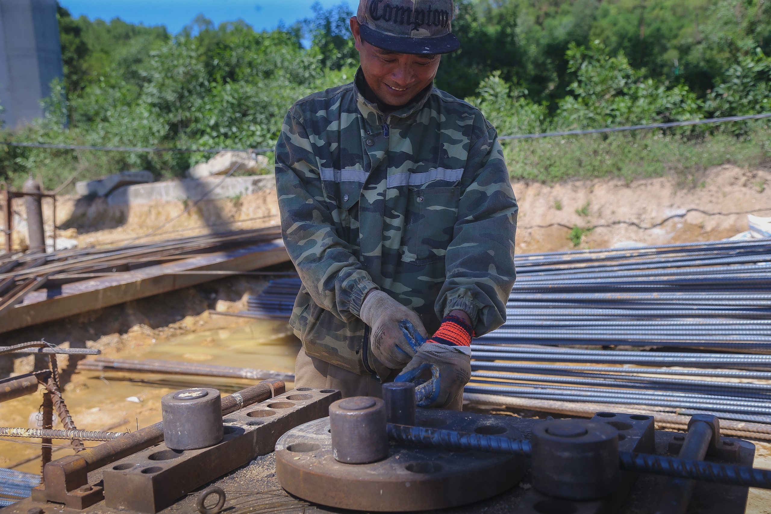 C&ocirc;ng nh&acirc;n b&aacute;m trụ ở "chảo lửa" thi c&ocirc;ng cầu Thần Vũ tr&ecirc;n tuyến cao tốc Bắc - Nam ph&iacute;a Đ&ocirc;ng- Ảnh 7.