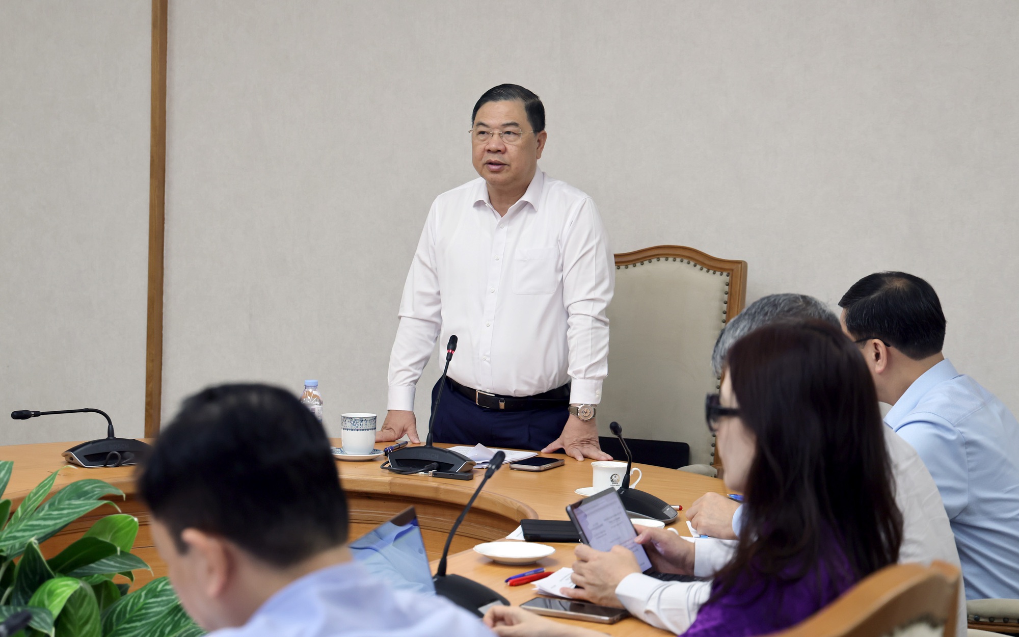 Ph&oacute; Thủ tướng Thường trực: Bộ X&acirc;y dựng đẩy tiến độ, n&acirc;ng cao chất lượng x&acirc;y dựng ph&aacute;p luật- Ảnh 1.