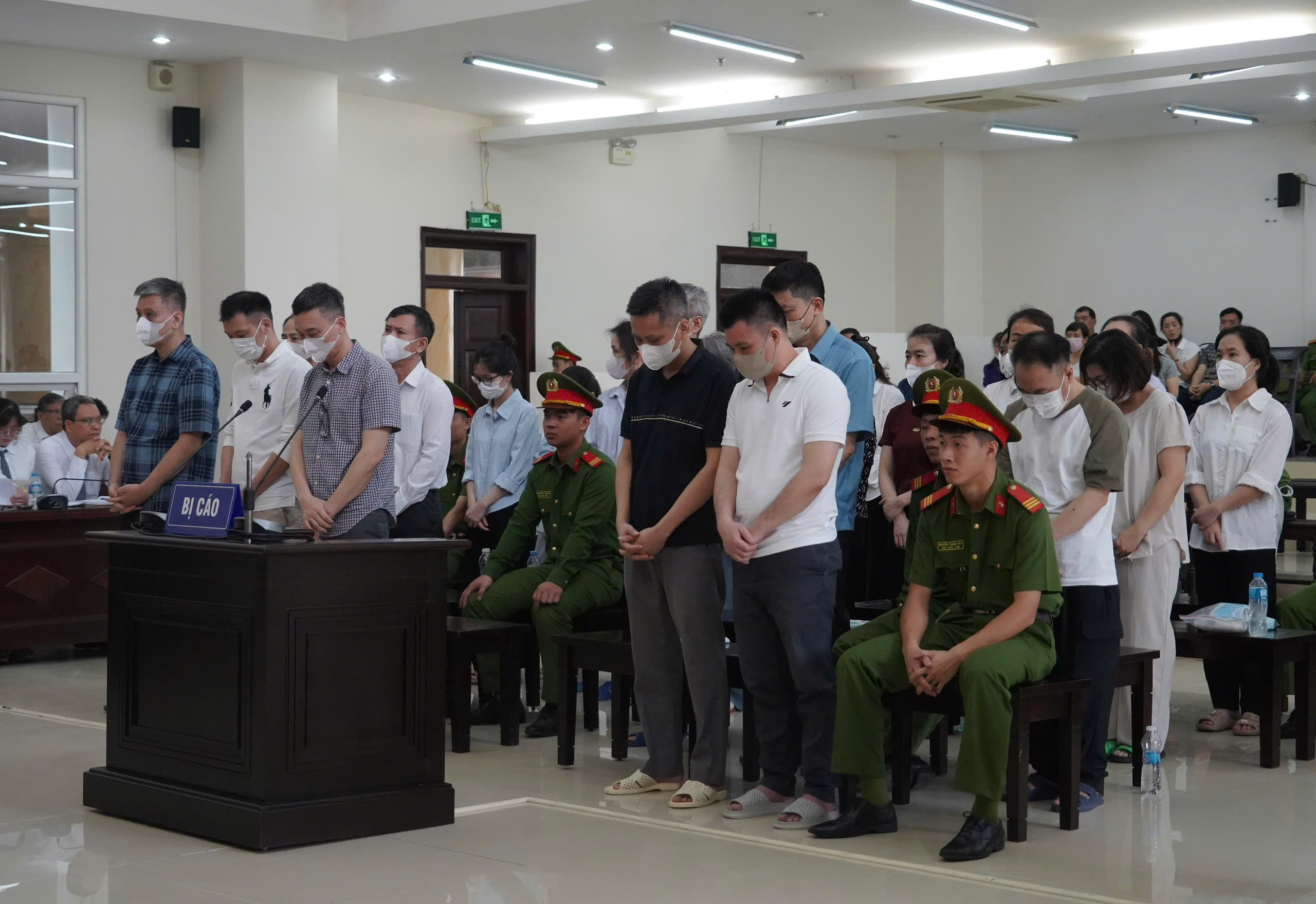 Hai cựu Cục trưởng An to&agrave;n thực phẩm nhận hối lộ c&ugrave;ng được giảm &aacute;n- Ảnh 2.