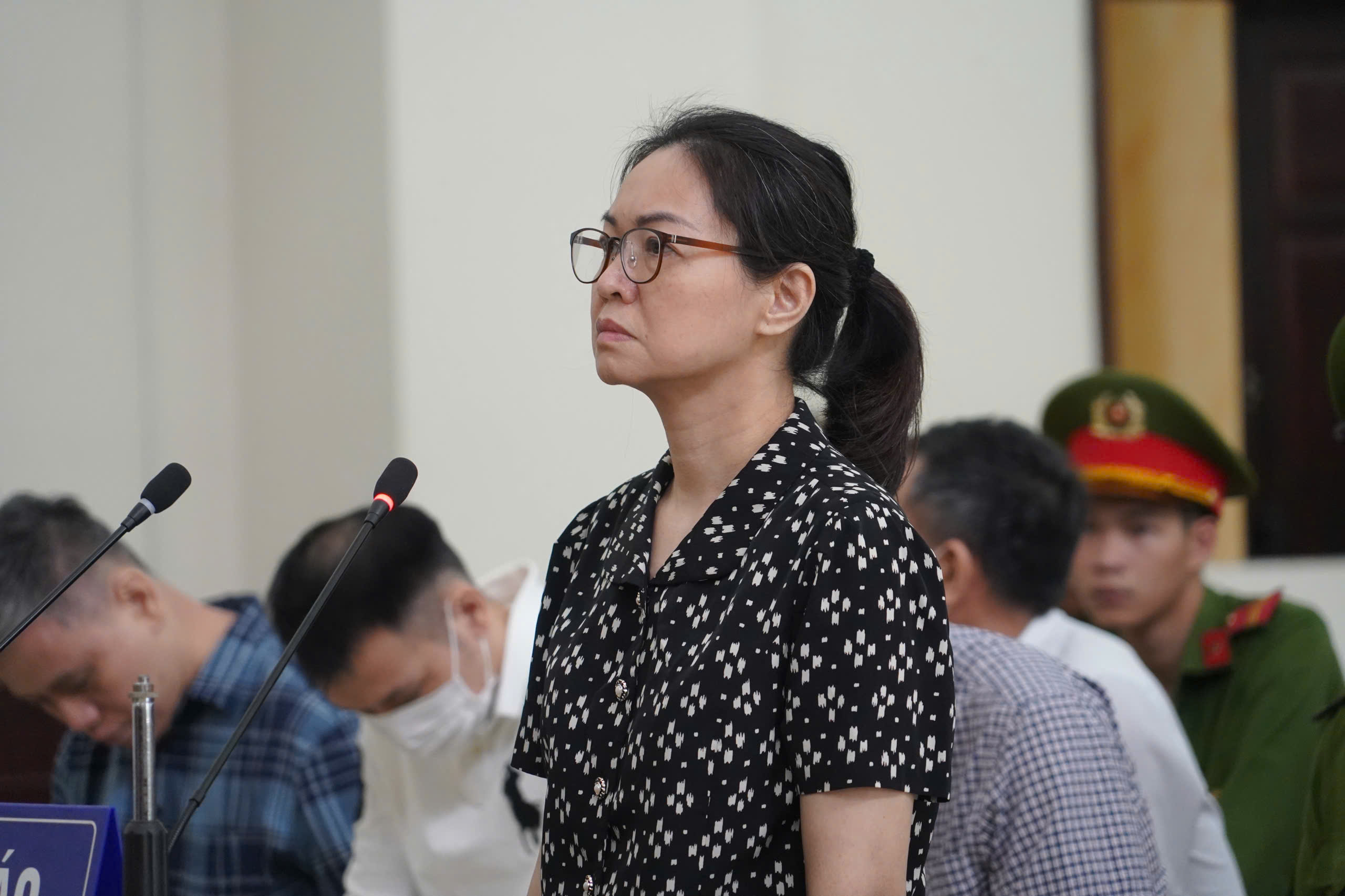 Hai cựu Cục trưởng An to&agrave;n thực phẩm nhận hối lộ c&ugrave;ng được giảm &aacute;n- Ảnh 1.