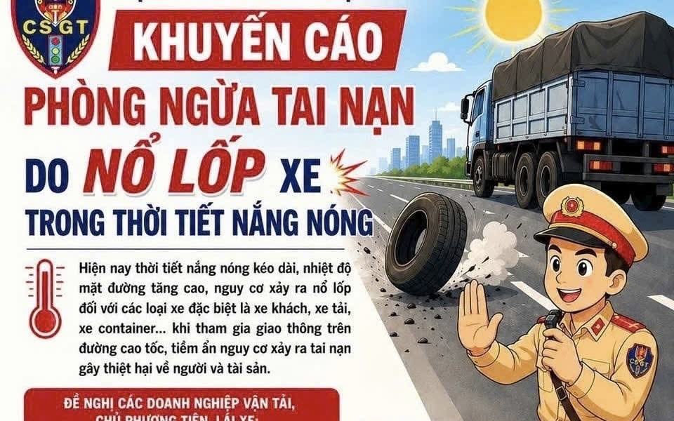 Gia Lai: Cuộn th&eacute;p khoảng 8 tấn rơi khỏi xe đầu k&eacute;o khiến dầu chảy tr&agrave;n QL19 g&acirc;y &ugrave;n tắc- Ảnh 4.
