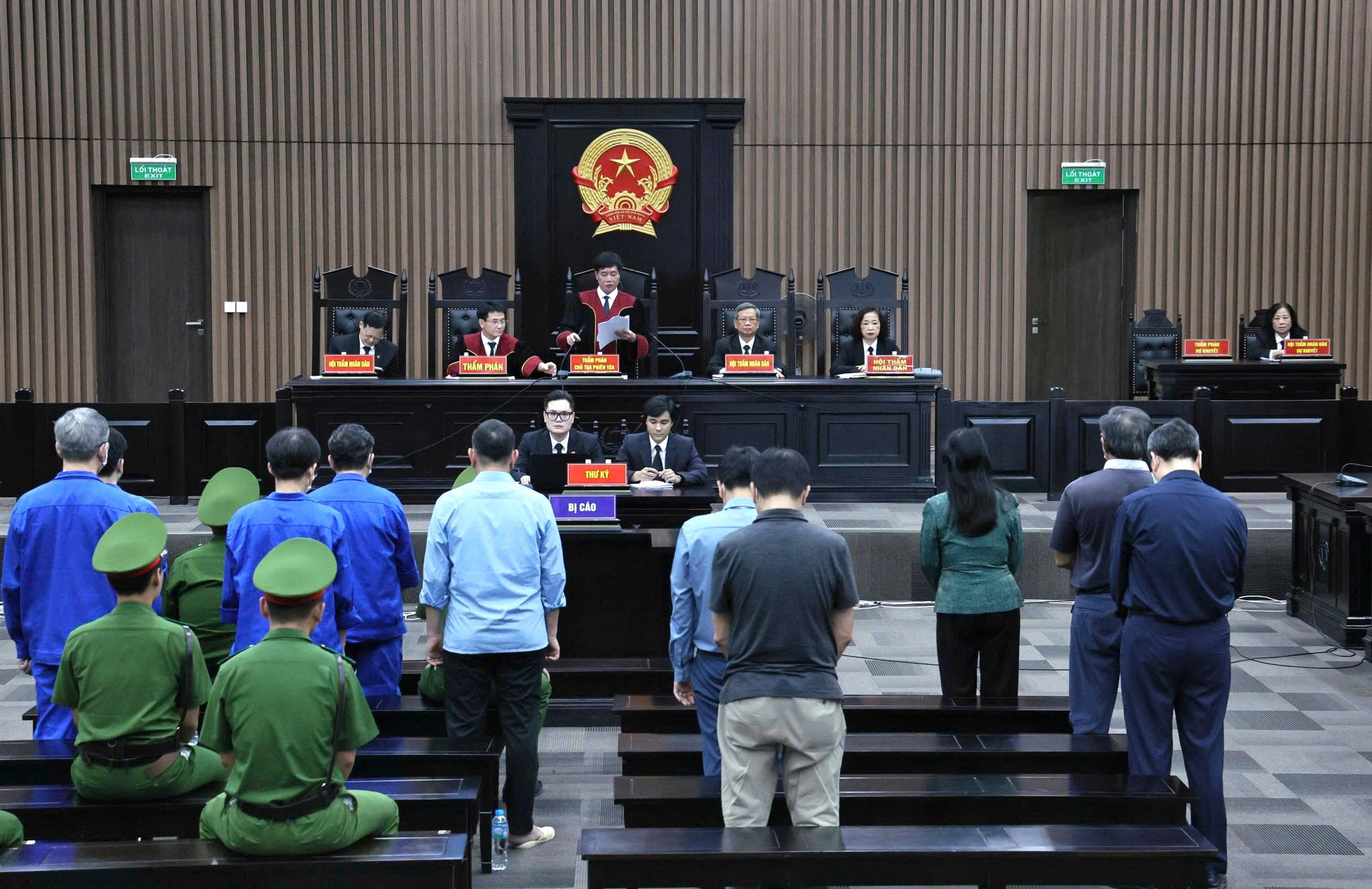 Cựu Bộ trưởng Y tế Nguyễn Thị Kim Tiến bị phạt 6 năm tù- Ảnh 2. Cựu Bộ trưởng Y tế Nguyễn Thị Kim Tiến bị phạt 6 năm tù- Ảnh 2.
