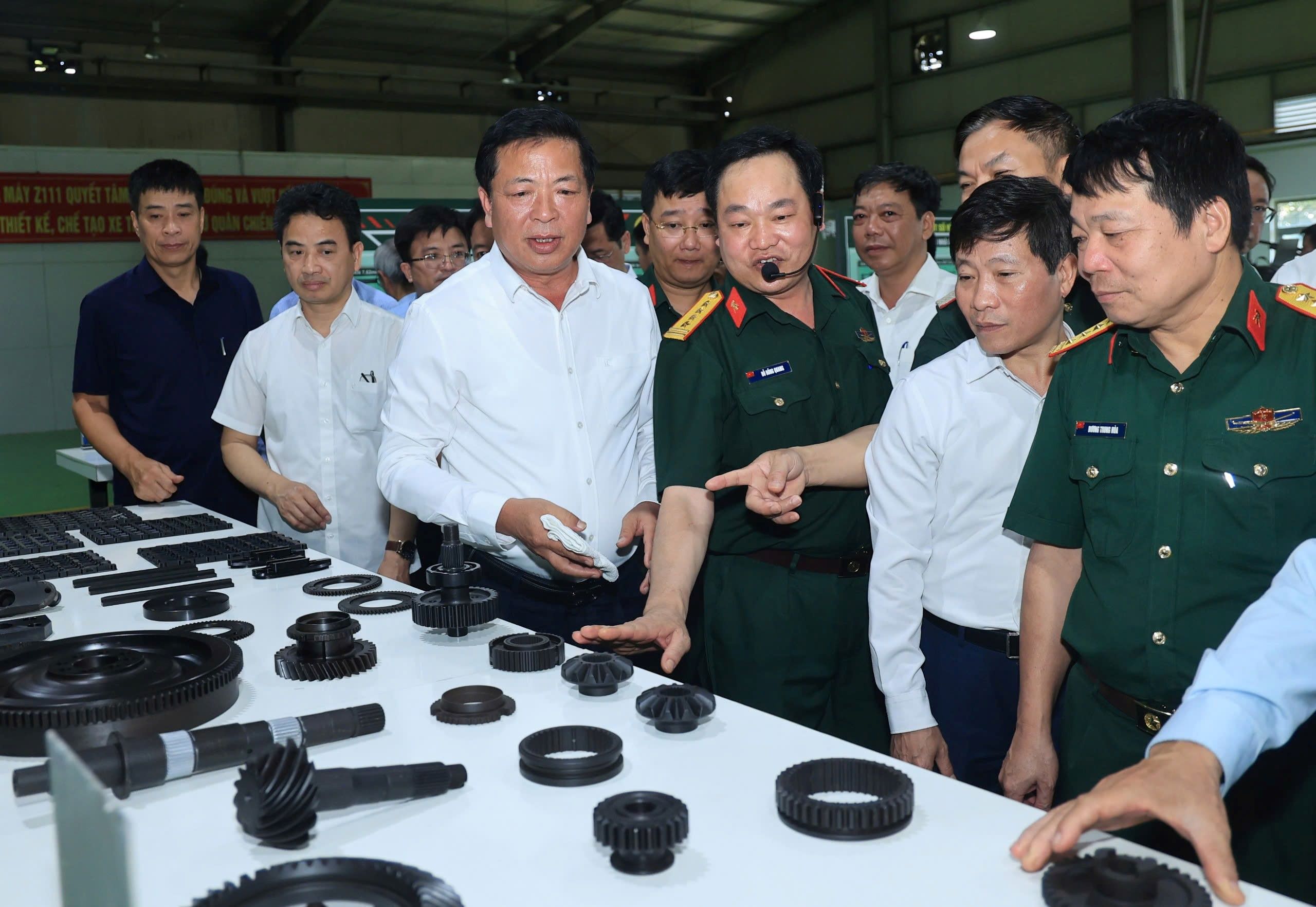 Bộ trưởng Trần Hồng Minh: Ph&aacute;t triển c&ocirc;ng nghiệp đường sắt phải r&otilde; lộ tr&igrave;nh, sản phẩm- Ảnh 5.