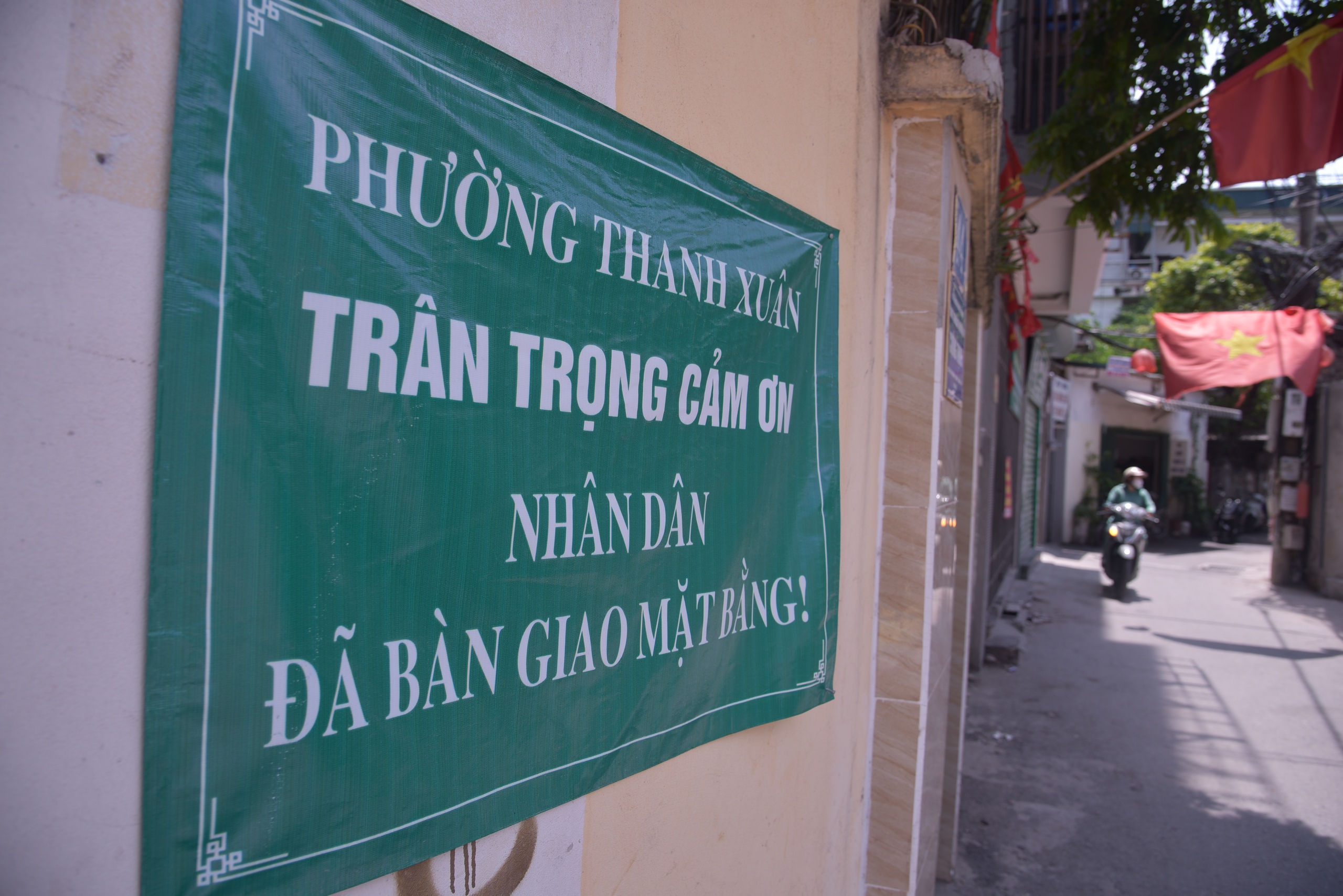 Loạt nh&agrave; si&ecirc;u mỏng, si&ecirc;u m&eacute;o c&oacute; nguy cơ t&aacute;i xuất sau mở đường- Ảnh 13.