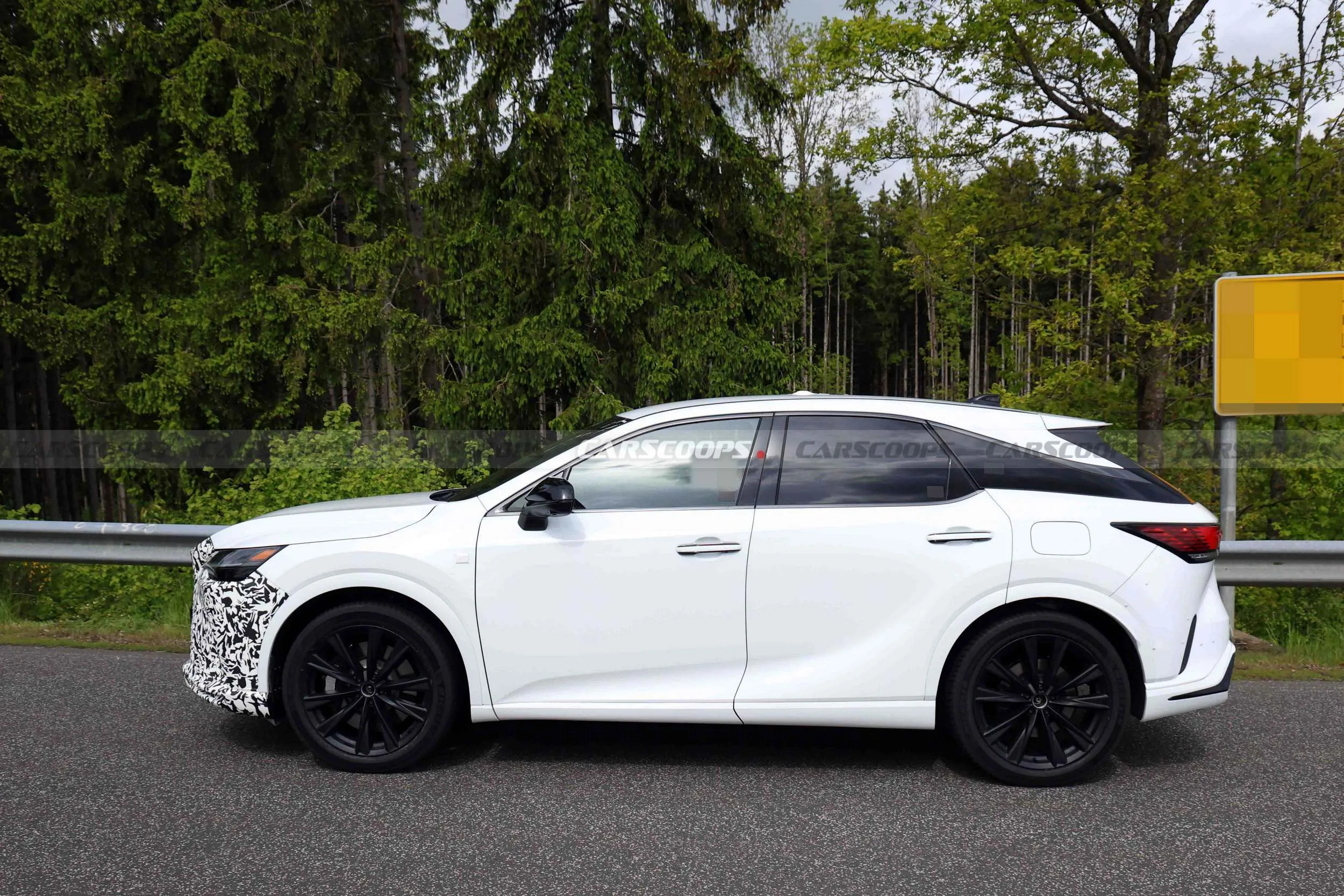 Lexus RX bản nâng cấp xuất hiện trên đường thử- Ảnh 3. Lexus RX bản nâng cấp xuất hiện trên đường thử- Ảnh 3.