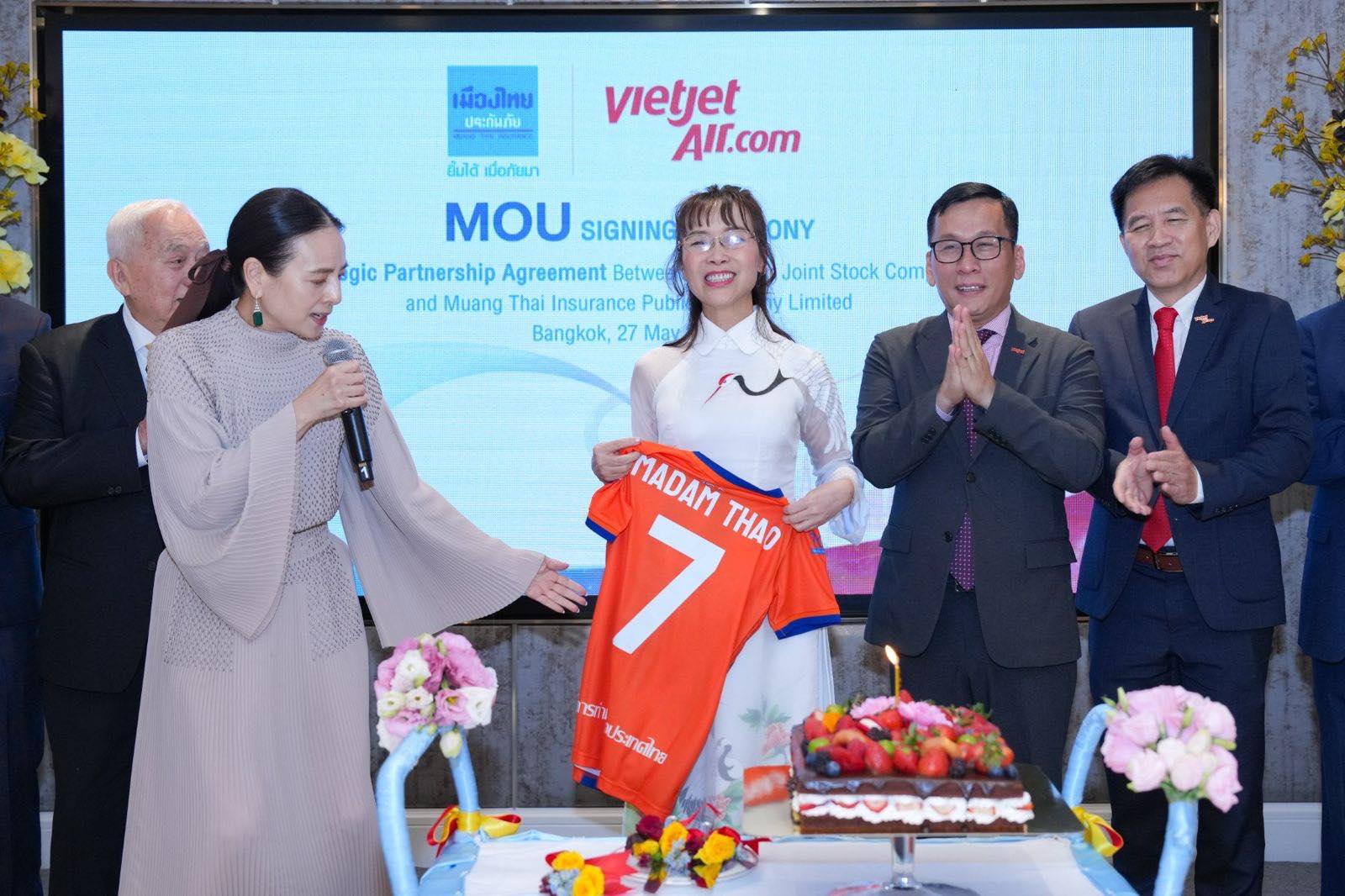 Vietjet mở rộng hợp tác bảo hiểm, thể thao và văn hóa với đối tác Thái Lan- Ảnh 5. Vietjet mở rộng hợp tác bảo hiểm, thể thao và văn hóa với đối tác Thái Lan- Ảnh 5.