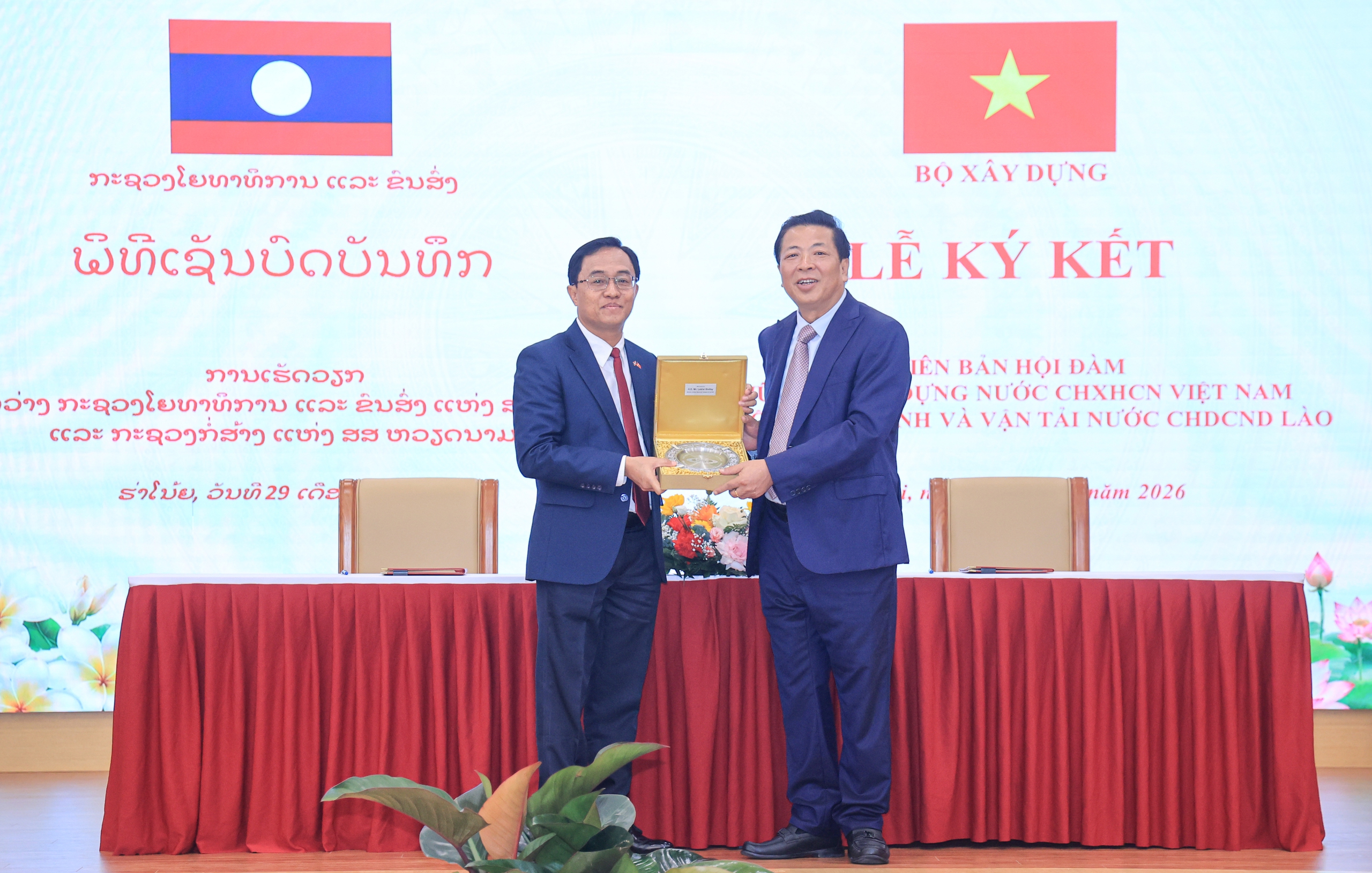 Việt Nam - L&agrave;o th&uacute;c đẩy kết nối hạ tầng giao th&ocirc;ng chiến lược- Ảnh 7.