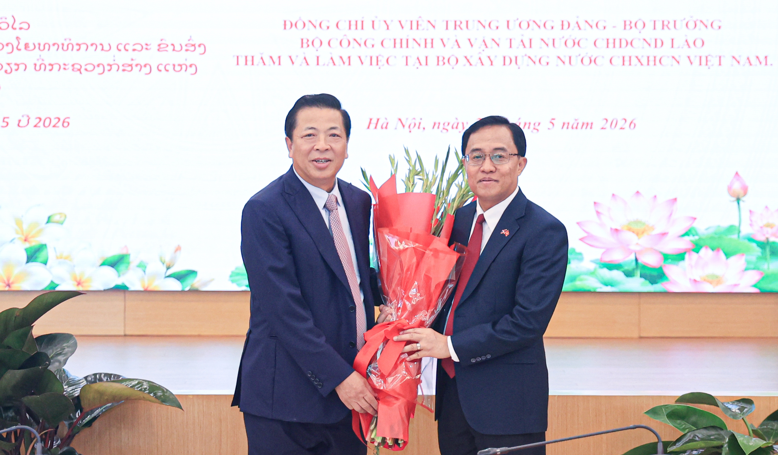 Việt Nam - L&agrave;o th&uacute;c đẩy kết nối hạ tầng giao th&ocirc;ng chiến lược- Ảnh 6.