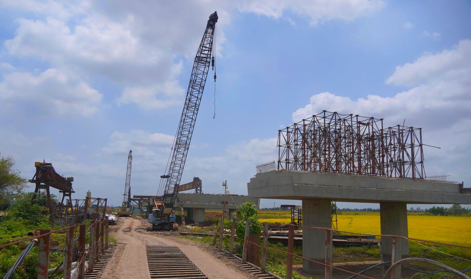 Nh&agrave; thầu cao tốc Ch&acirc;u Đốc - Cần Thơ - S&oacute;c Trăng đề xuất d&ugrave;ng c&aacute;t thương mại- Ảnh 3.