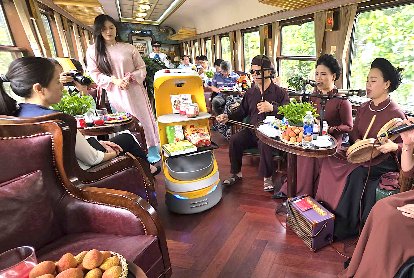 Đường sắt đưa v&agrave;o khai th&aacute;c thử toa xe chỉ huy t&iacute;ch hợp c&ocirc;ng nghệ số- Ảnh 2.