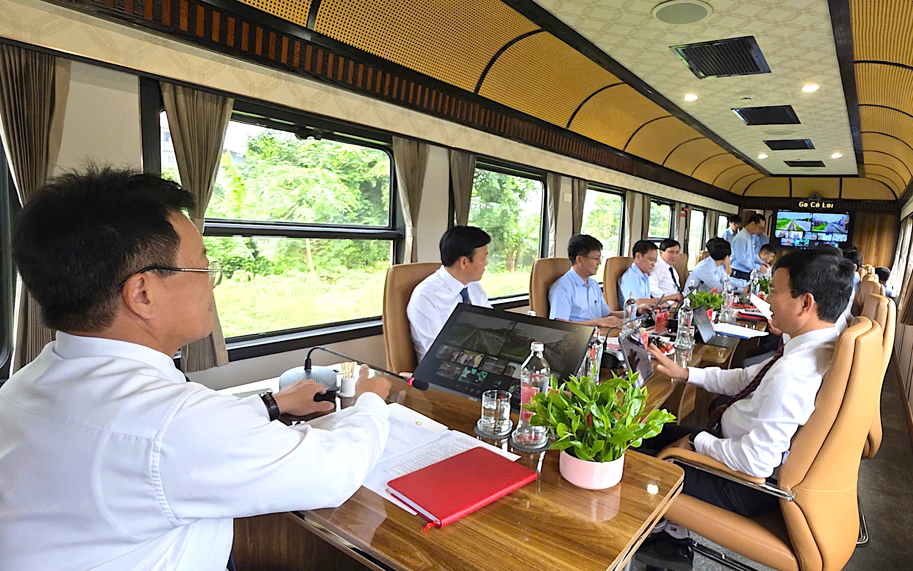 Đường sắt đưa v&agrave;o khai th&aacute;c thử toa xe chỉ huy t&iacute;ch hợp c&ocirc;ng nghệ số