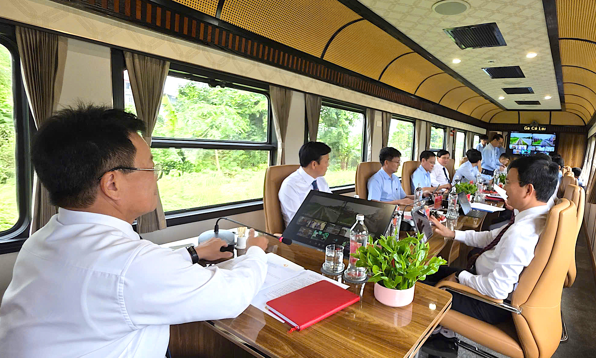 Đường sắt đưa v&agrave;o khai th&aacute;c thử toa xe chỉ huy t&iacute;ch hợp c&ocirc;ng nghệ số- Ảnh 1.
