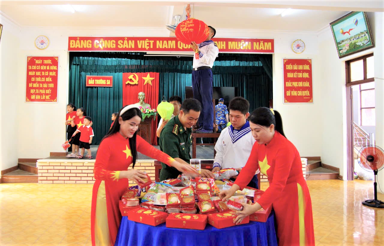 Rộn r&agrave;ng chuẩn bị tết Thiếu nhi ở Trường Sa- Ảnh 8.