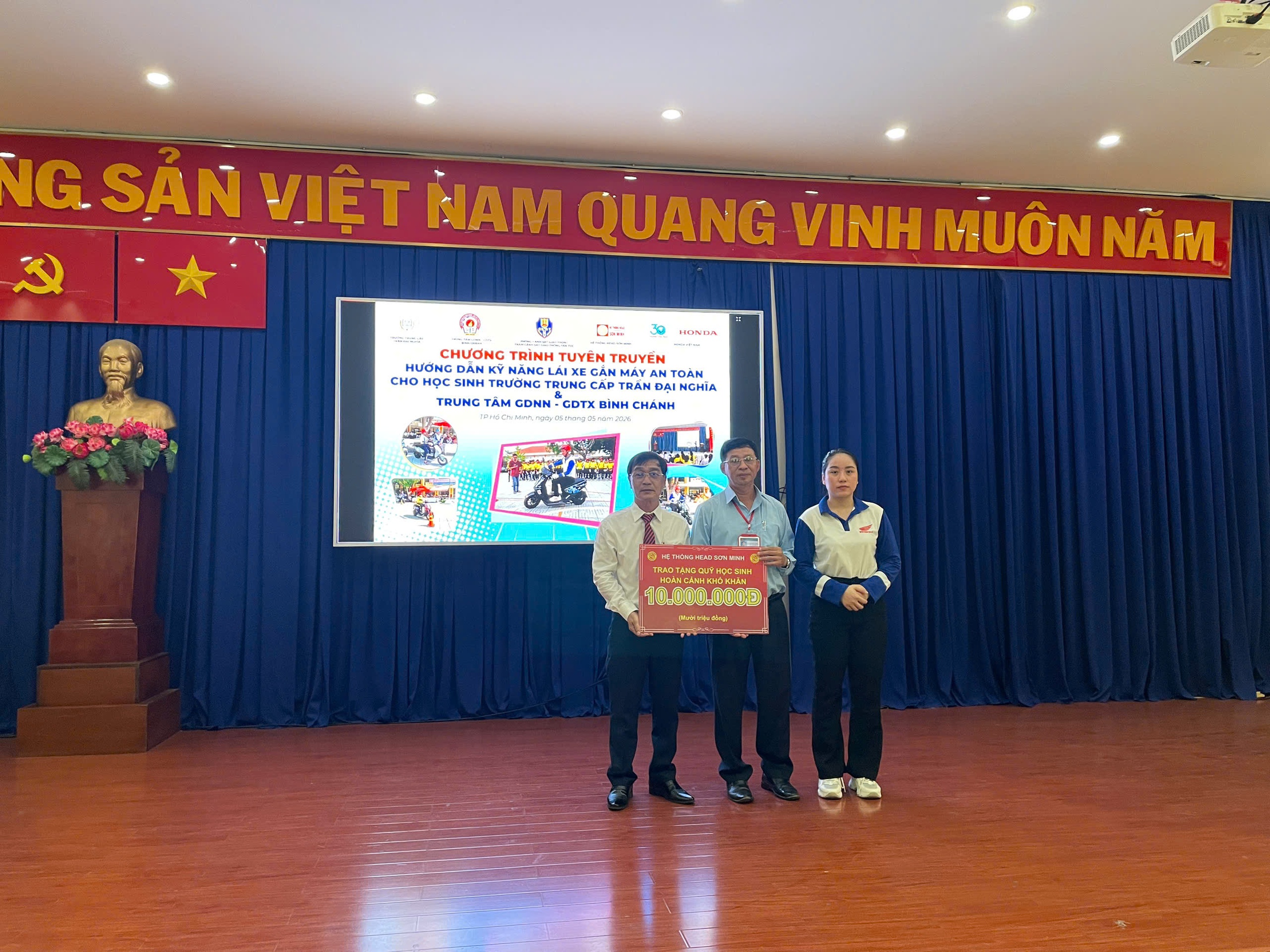 HEAD Sơn Minh tuy&ecirc;n truyền, hướng dẫn l&aacute;i xe an to&agrave;n cho hơn 400 sinh vi&ecirc;n- Ảnh 2.