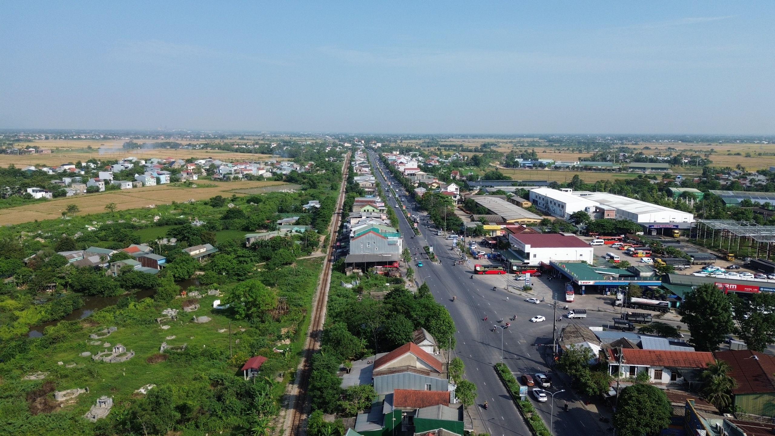 Huế: Đề xuất x&acirc;y cầu vượt đường sắt v&agrave; mở rộng đường V&agrave;nh đai 3 - Ảnh 1.