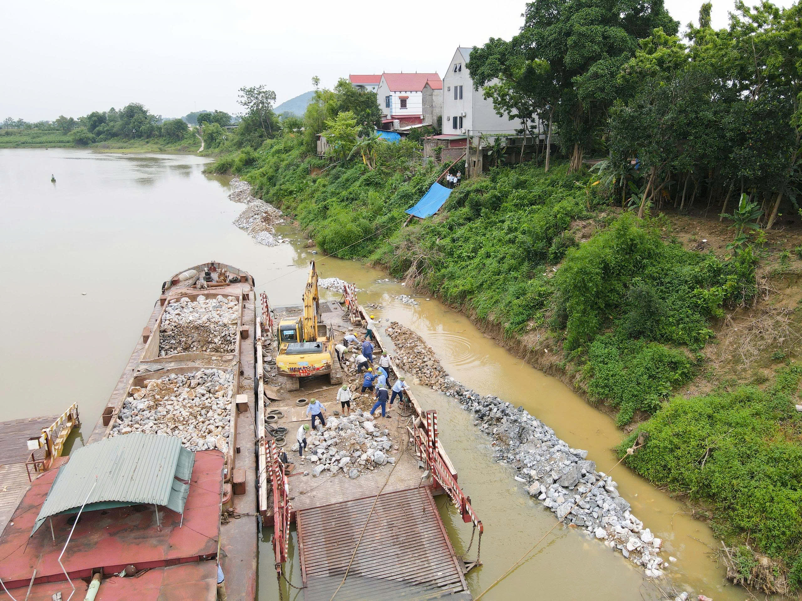 Bắc Ninh: Đ&ecirc; xung yếu uy hiếp nh&agrave; d&acirc;n chạy đua trước m&ugrave;a mưa b&atilde;o- Ảnh 5.