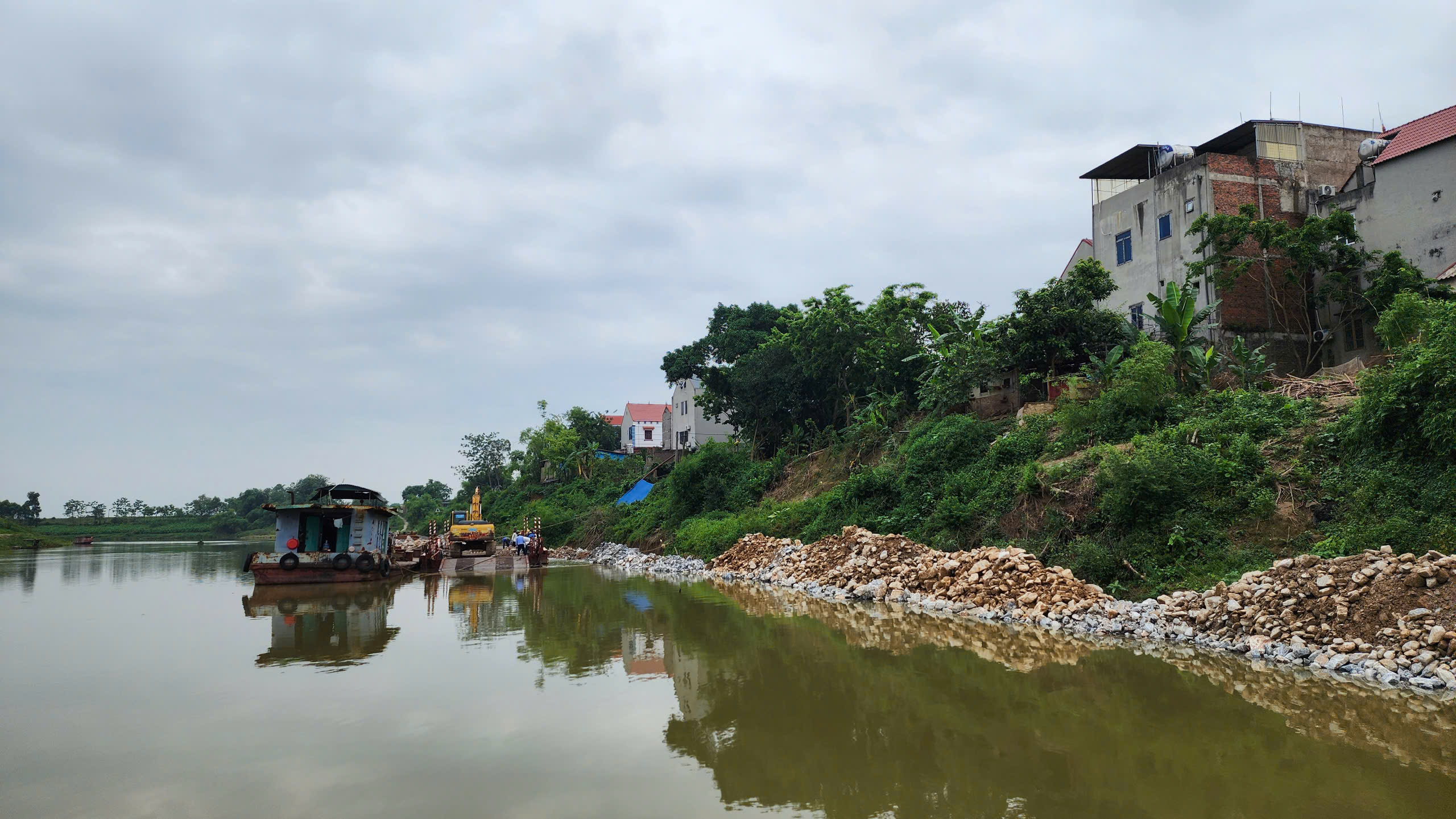 Bắc Ninh: Đ&ecirc; xung yếu uy hiếp nh&agrave; d&acirc;n chạy đua trước m&ugrave;a mưa b&atilde;o- Ảnh 10.