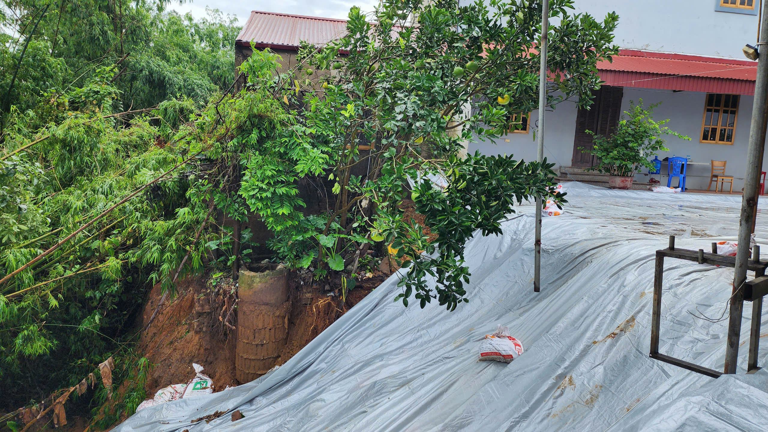 Bắc Ninh: Đ&ecirc; xung yếu uy hiếp nh&agrave; d&acirc;n chạy đua trước m&ugrave;a mưa b&atilde;o- Ảnh 20.