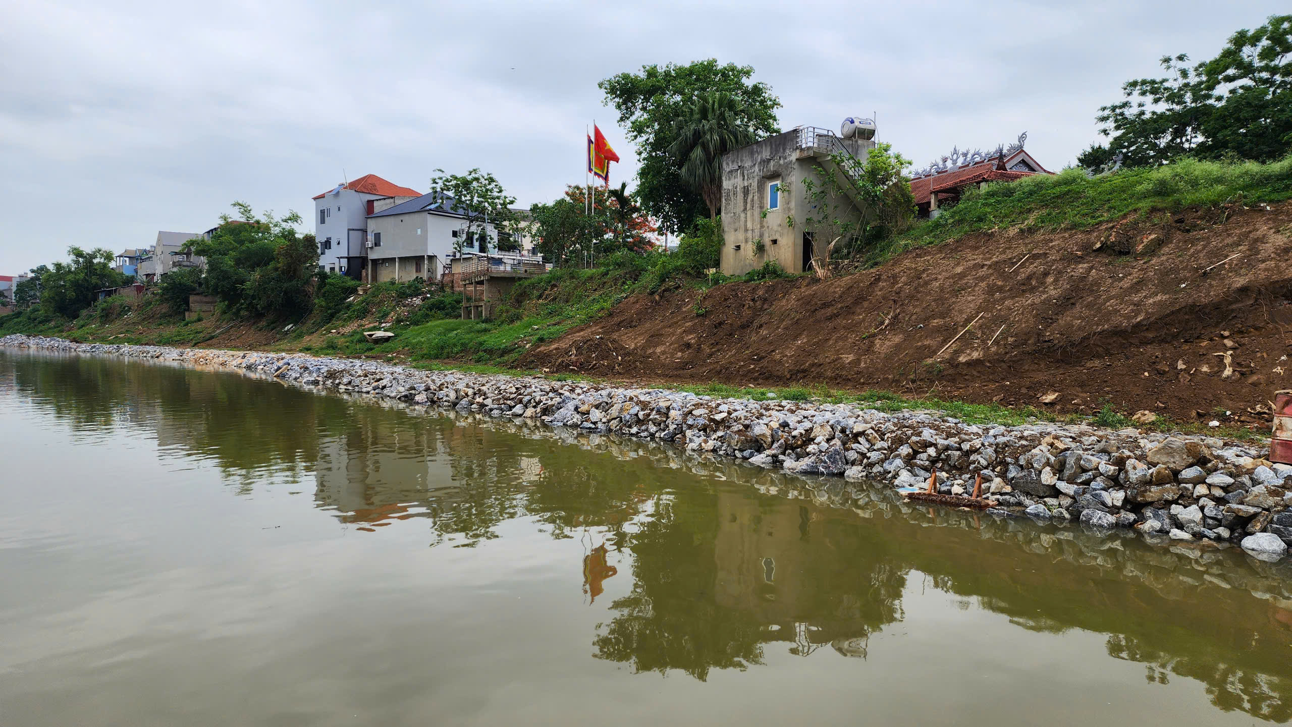 Bắc Ninh: Đ&ecirc; xung yếu uy hiếp nh&agrave; d&acirc;n chạy đua trước m&ugrave;a mưa b&atilde;o- Ảnh 13.