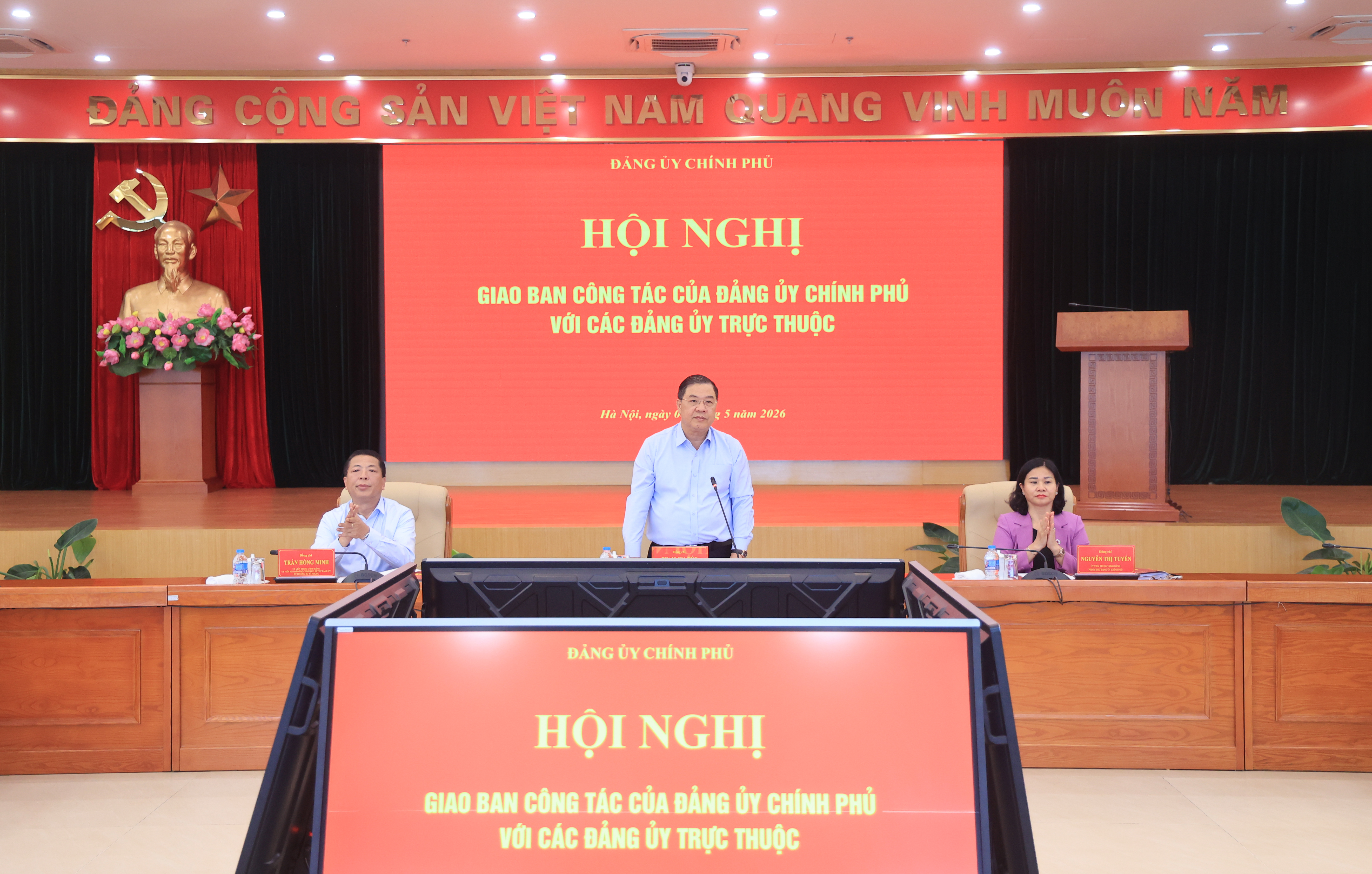 Đảng ủy Ch&iacute;nh phủ tăng cường l&atilde;nh đạo thực hiện mục ti&ecirc;u tăng trưởng- Ảnh 2.