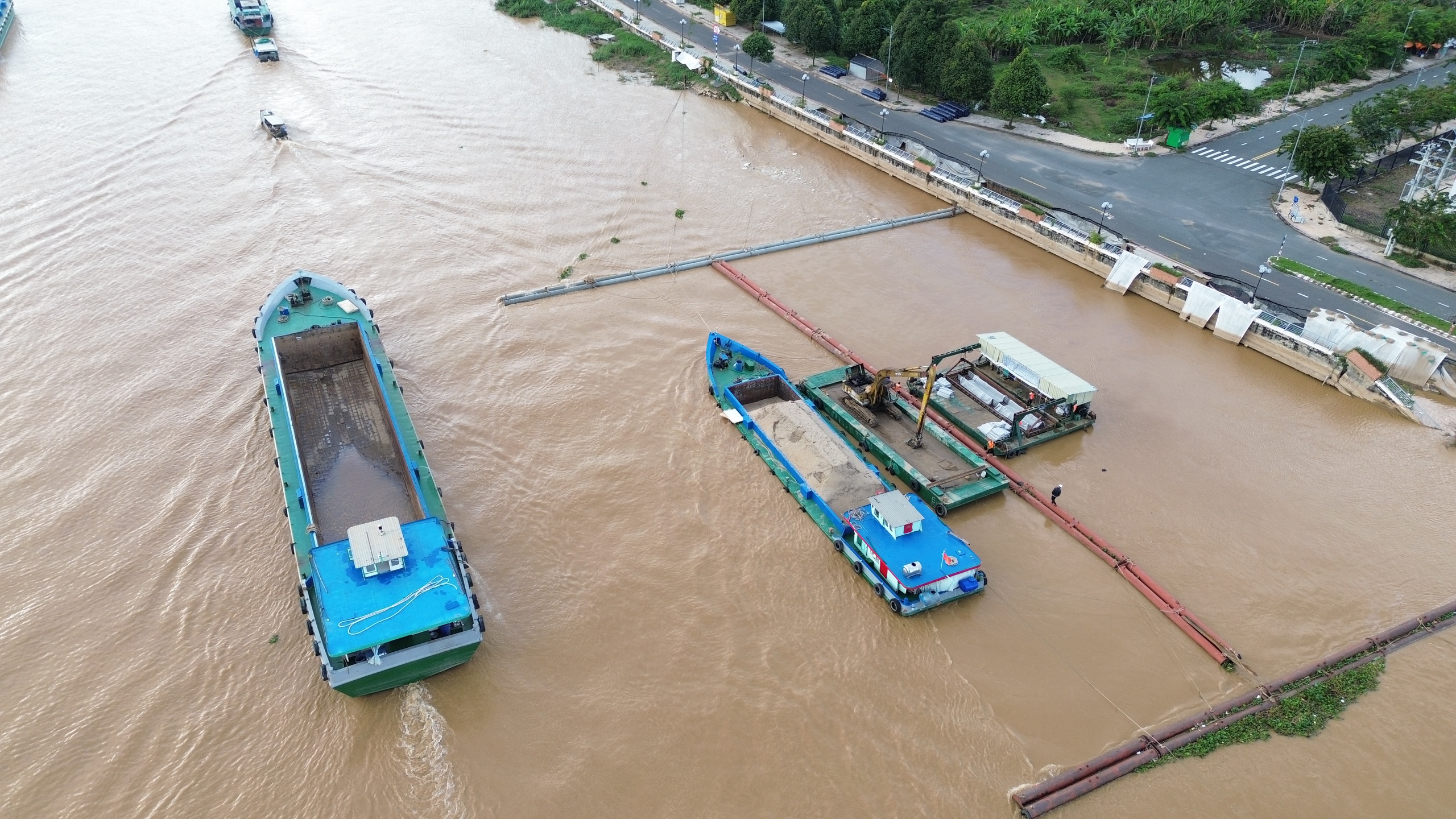 Đồng Th&aacute;p: Siết chặt quản l&yacute; kho&aacute;ng sản, vật liệu x&acirc;y dựng tr&ecirc;n s&ocirc;ng Tiền- Ảnh 1.
