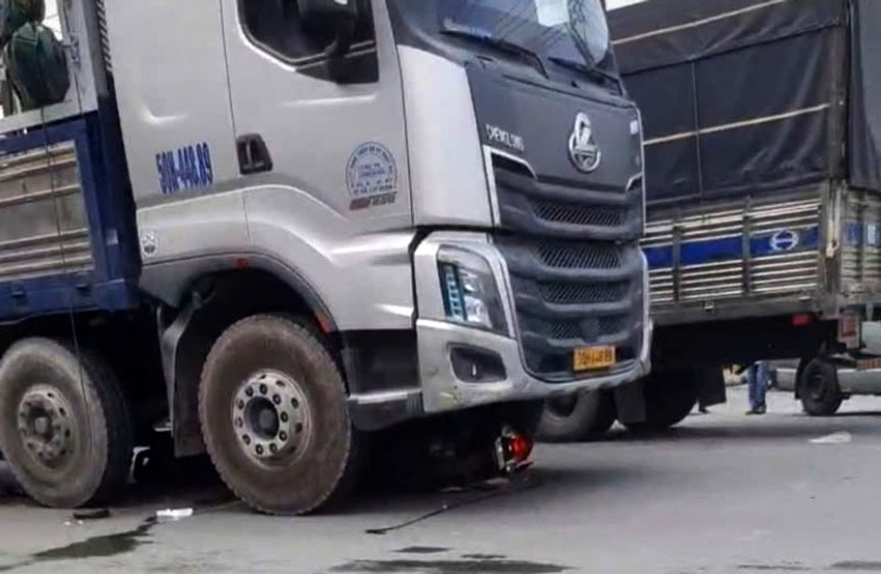 Hiện trường vụ tai nạn khiến người phụ nữ tử vong tại chỗ.