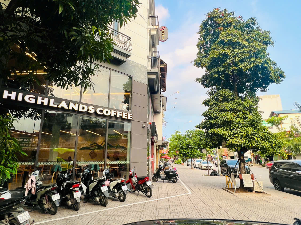 Vỉa h&egrave; H&agrave; Nội th&ocirc;ng tho&aacute;ng sau chiến dịch lập lại trật tự đ&ocirc; thị- Ảnh 13.