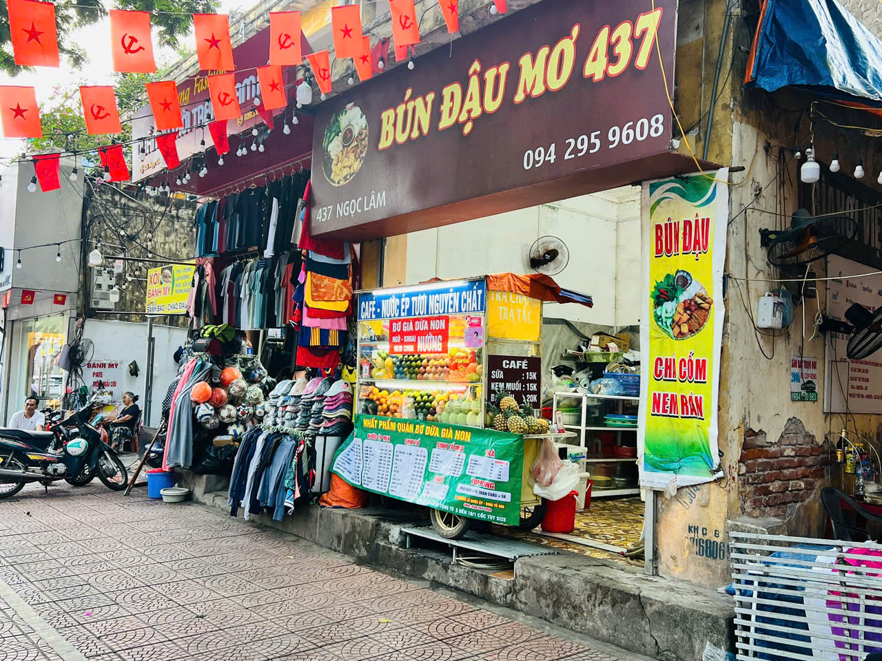 Vỉa h&egrave; H&agrave; Nội th&ocirc;ng tho&aacute;ng sau chiến dịch lập lại trật tự đ&ocirc; thị- Ảnh 15.