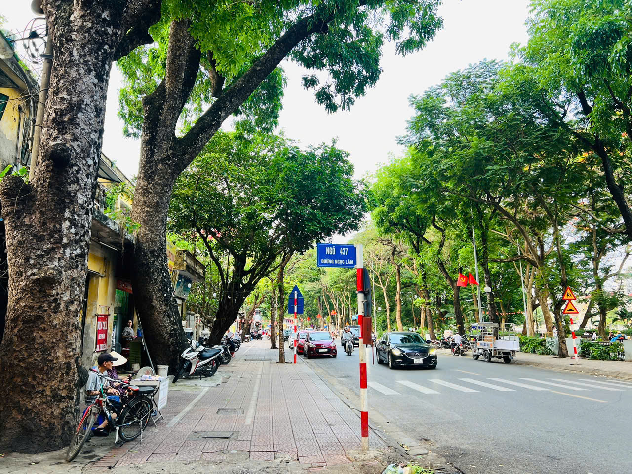 Vỉa h&egrave; H&agrave; Nội th&ocirc;ng tho&aacute;ng sau chiến dịch lập lại trật tự đ&ocirc; thị- Ảnh 11.