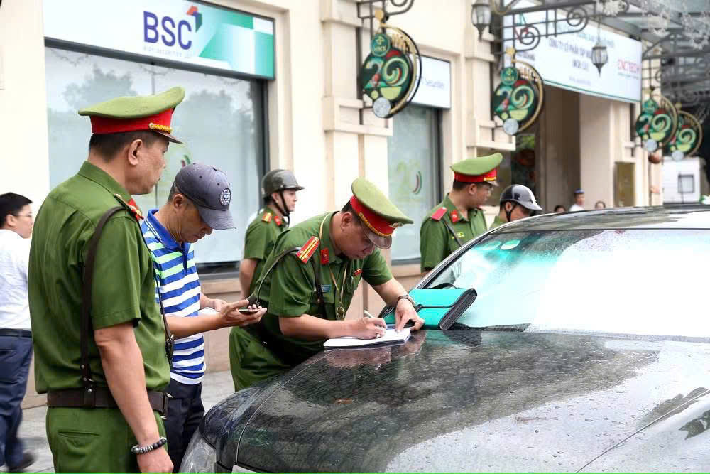 Vỉa h&egrave; H&agrave; Nội th&ocirc;ng tho&aacute;ng sau chiến dịch lập lại trật tự đ&ocirc; thị- Ảnh 10.