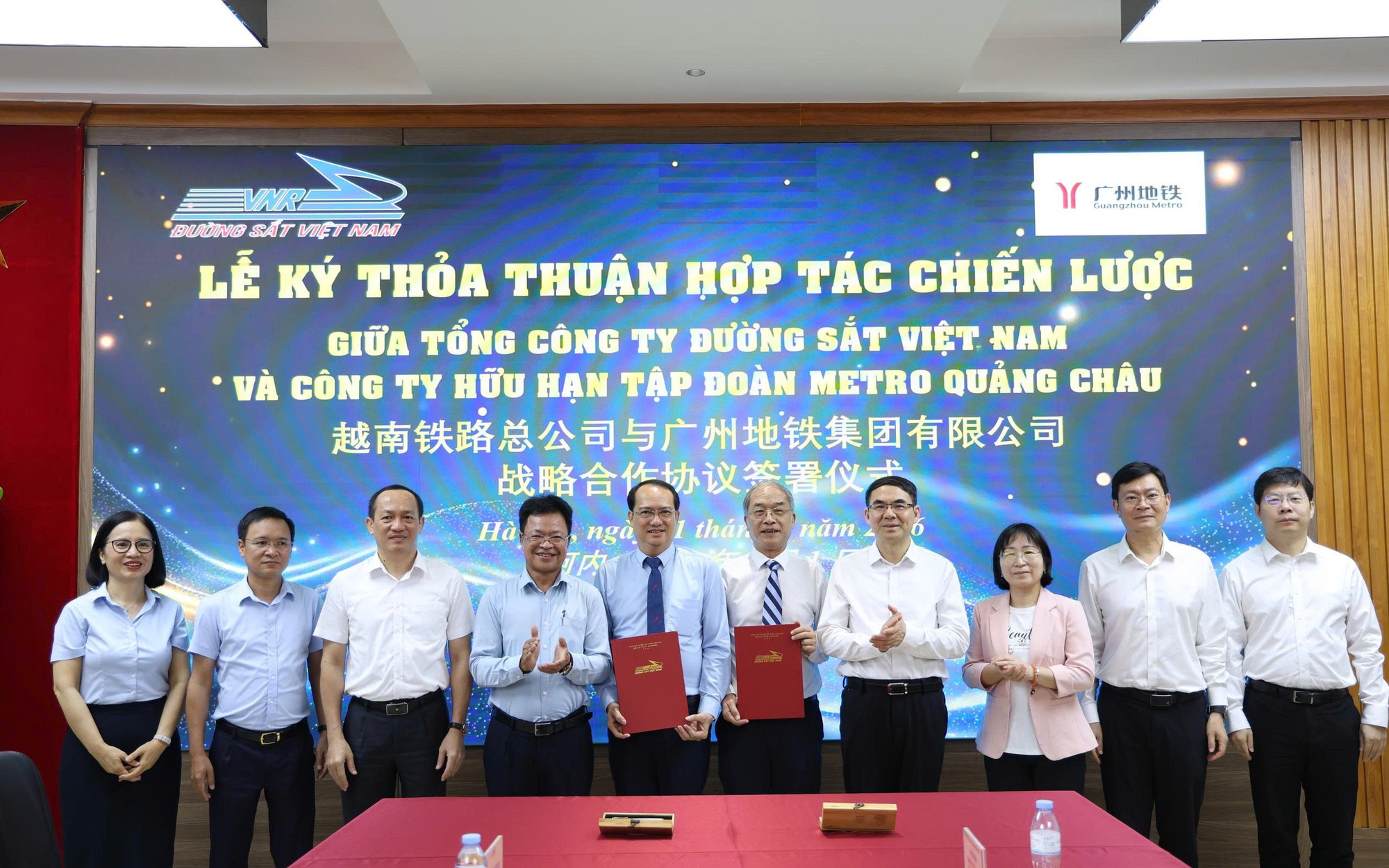 Đường sắt Việt Nam k&yacute; hợp t&aacute;c chiến lược với Metro Quảng Ch&acirc;u