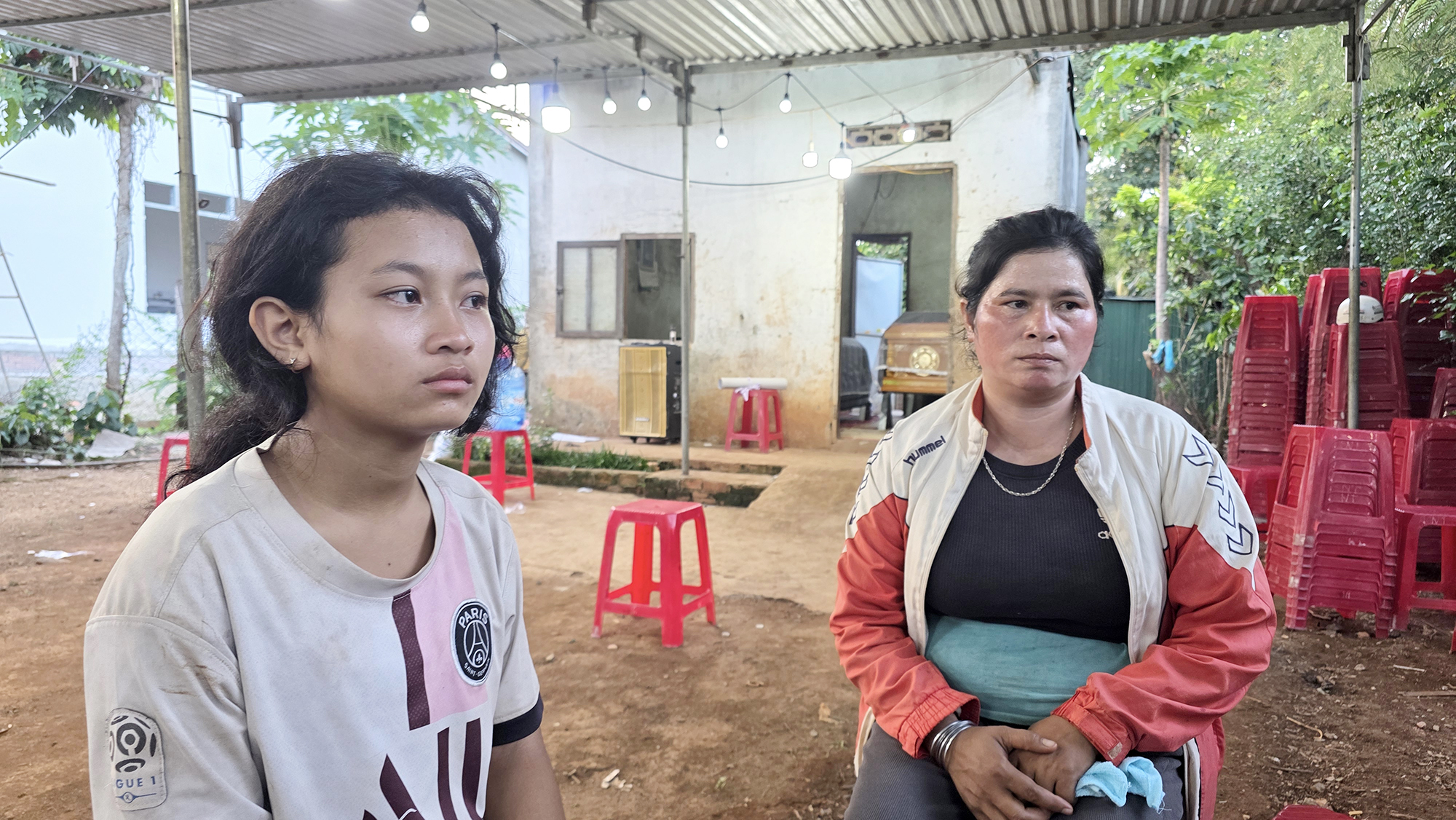 Nỗi đau mất chồng c&ugrave;ng con trai sau tai nạn thảm khốc- Ảnh 1.