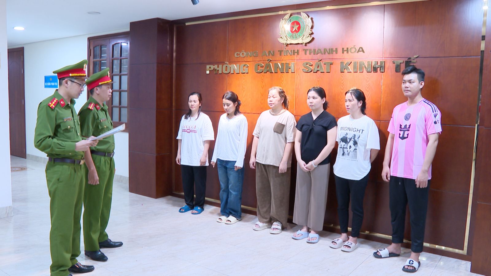 Thanh Hoá: Phá đường dây buôn lậu vàng và làm giả trang sức thương hiệu nổi tiếng- Ảnh 4. Thanh Hoá: Phá đường dây buôn lậu vàng và làm giả trang sức thương hiệu nổi tiếng- Ảnh 4.
