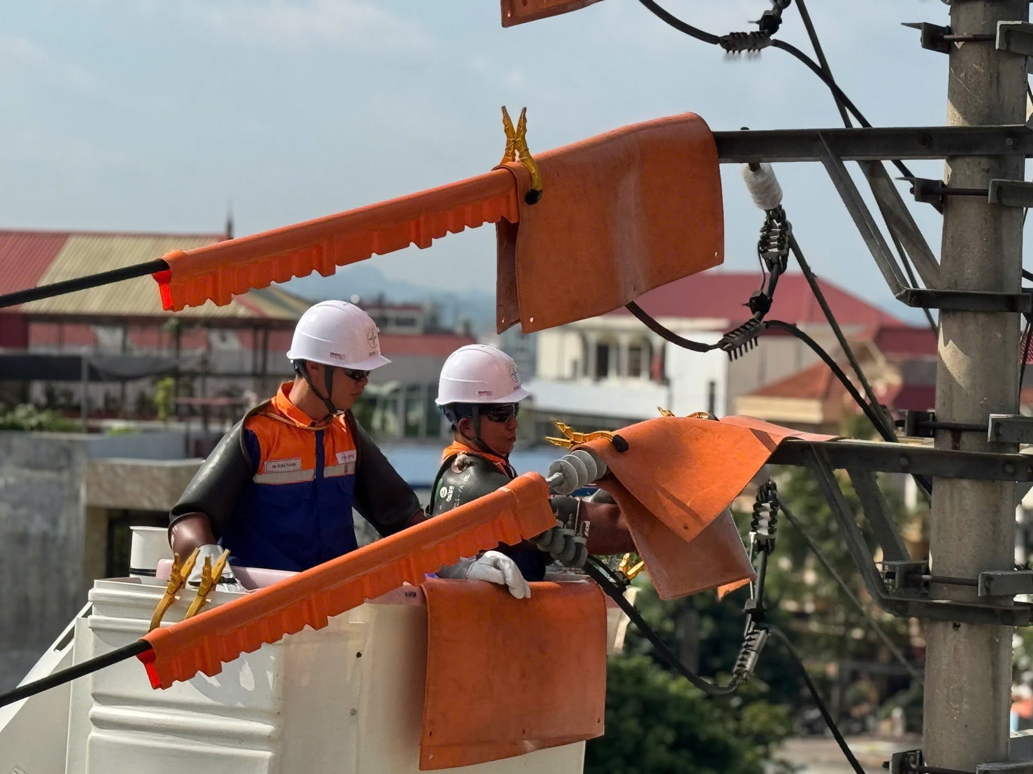 Ti&ecirc;u thụ điện m&ugrave;a nắng n&oacute;ng tăng cao, Điện lực miền Bắc k&iacute;ch hoạt loạt giải ph&aacute;p ứng ph&oacute;- Ảnh 2.