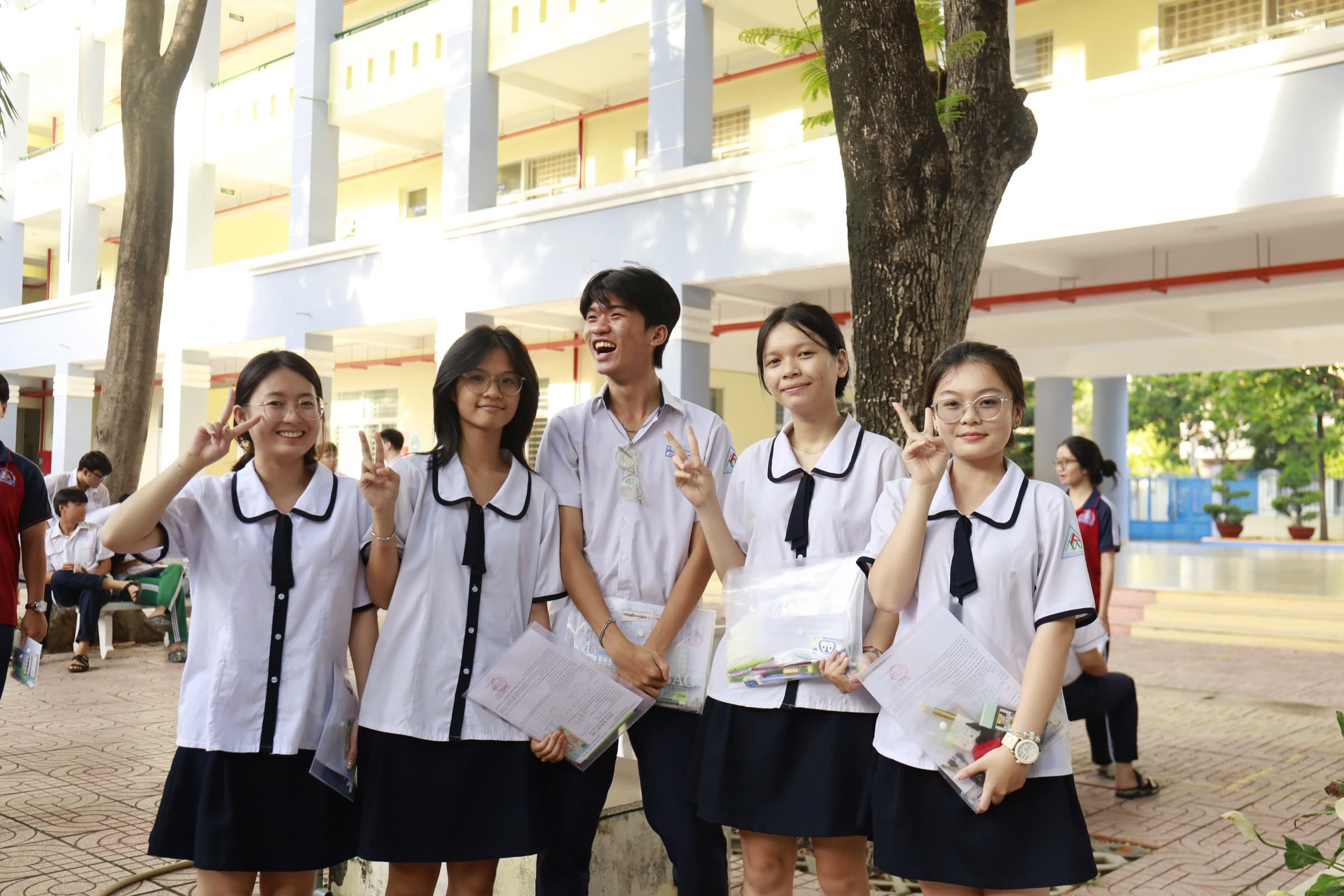 Tự tin vượt "vũ m&ocirc;n", hơn 142.000 th&iacute; sinh TP.HCM bước v&agrave;o ng&agrave;y thi đầu ti&ecirc;n- Ảnh 1.