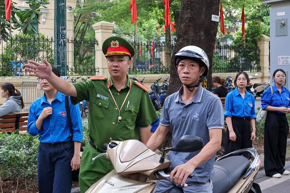 Cảnh s&aacute;t H&agrave; Nội sẵn s&agrave;ng xử l&yacute; t&igrave;nh huống ph&aacute;t sinh ng&agrave;y đầu thi tốt nghiệp THPT 2026- Ảnh 4.
