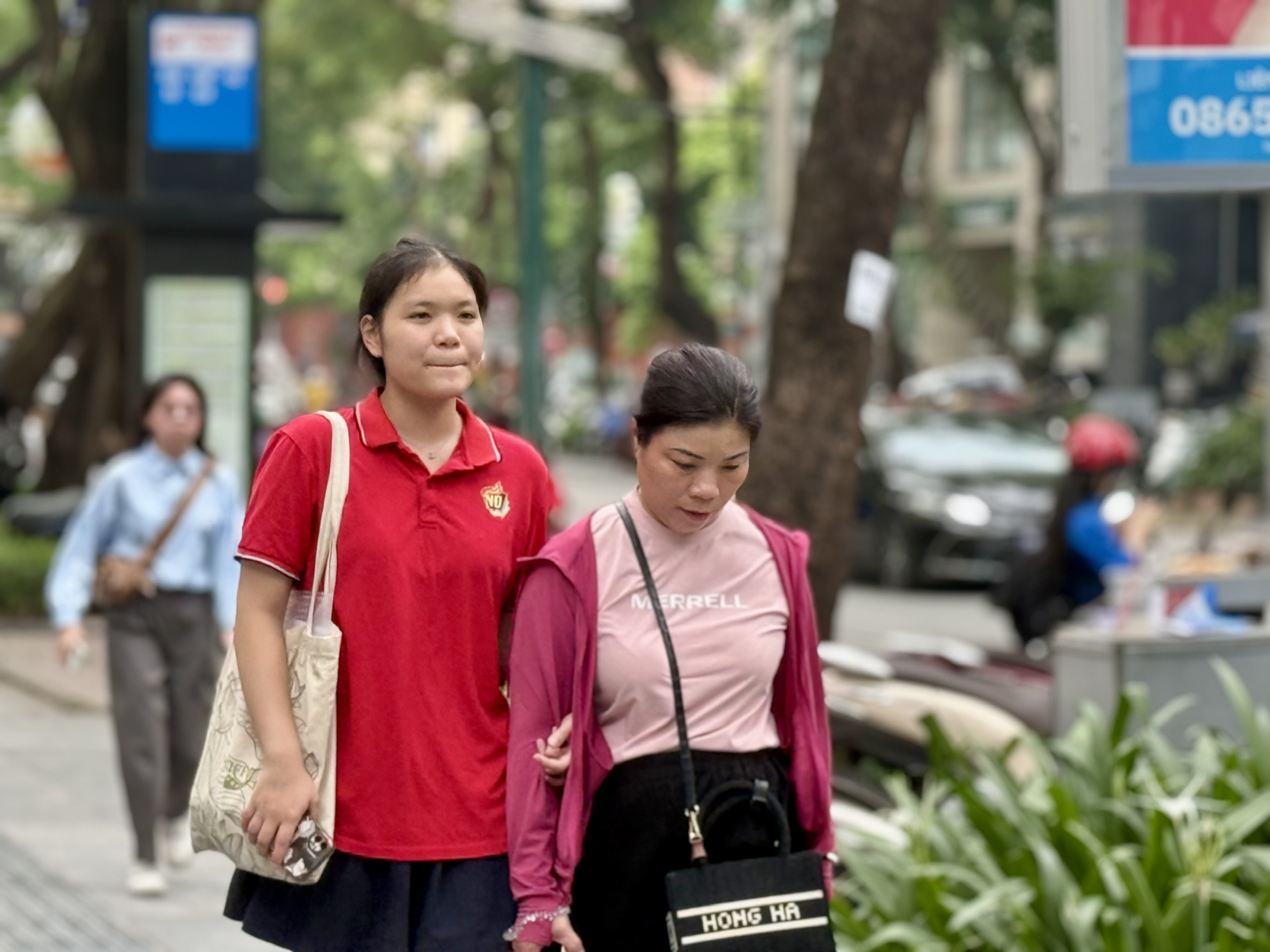 Th&iacute; sinh đ&aacute;nh gi&aacute; đề Ngữ văn "vừa sức", tự tin cầm chắc điểm kh&aacute;- Ảnh 5.